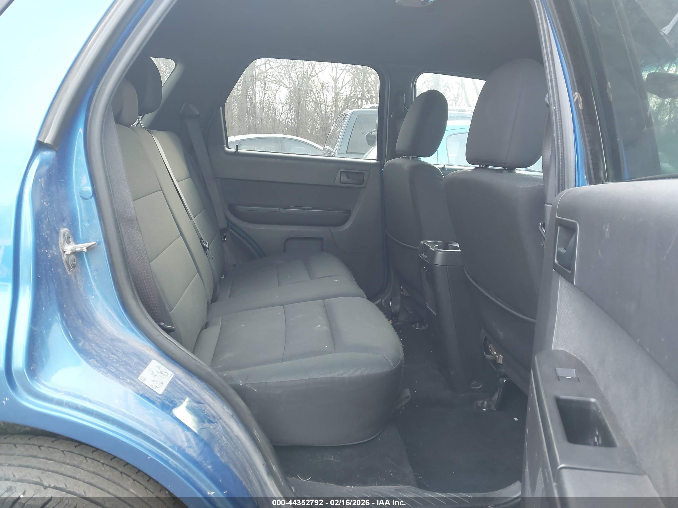 FORD ESCAPE image 8