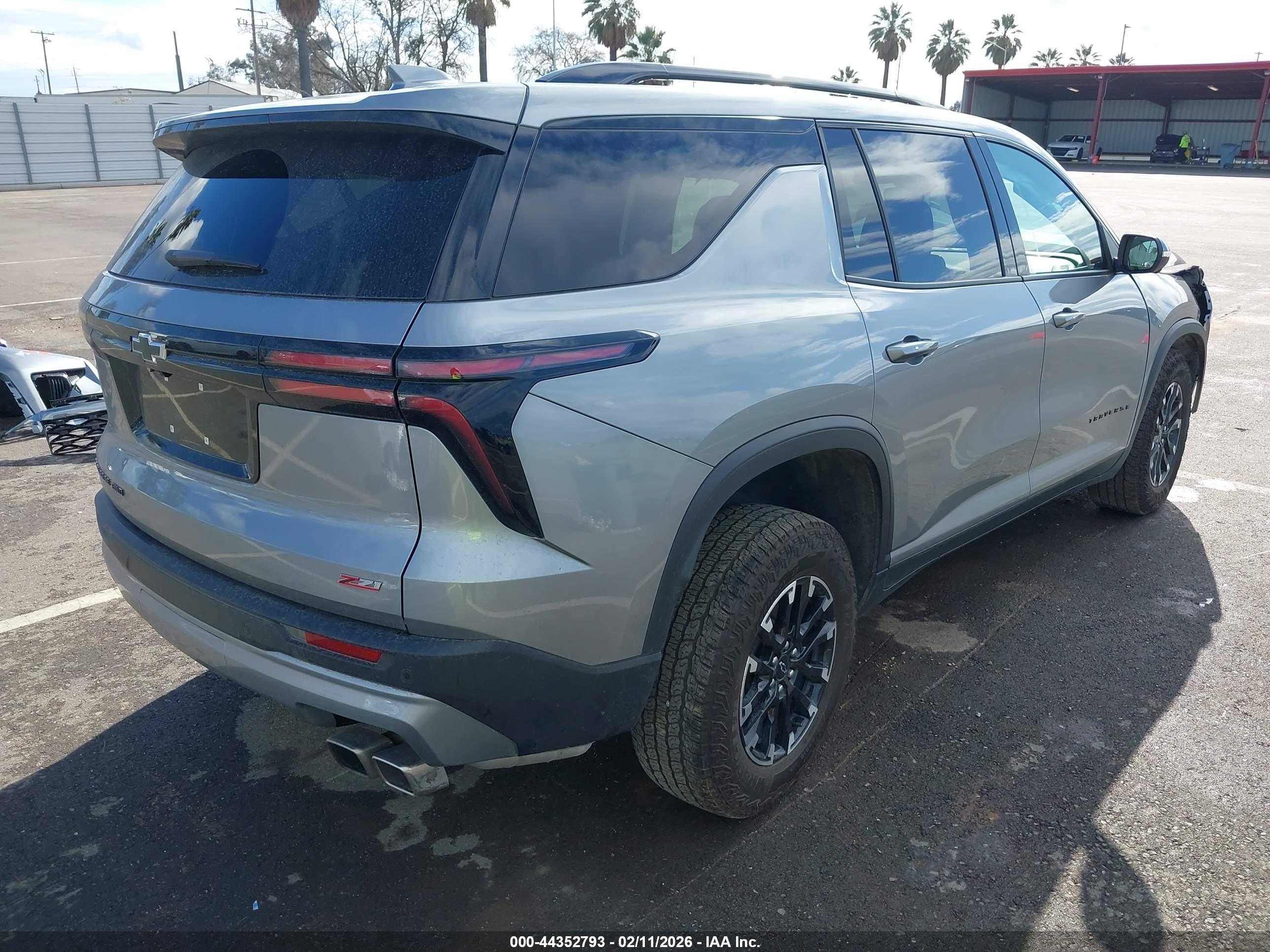 CHEVROLET TRAVERSE image 4