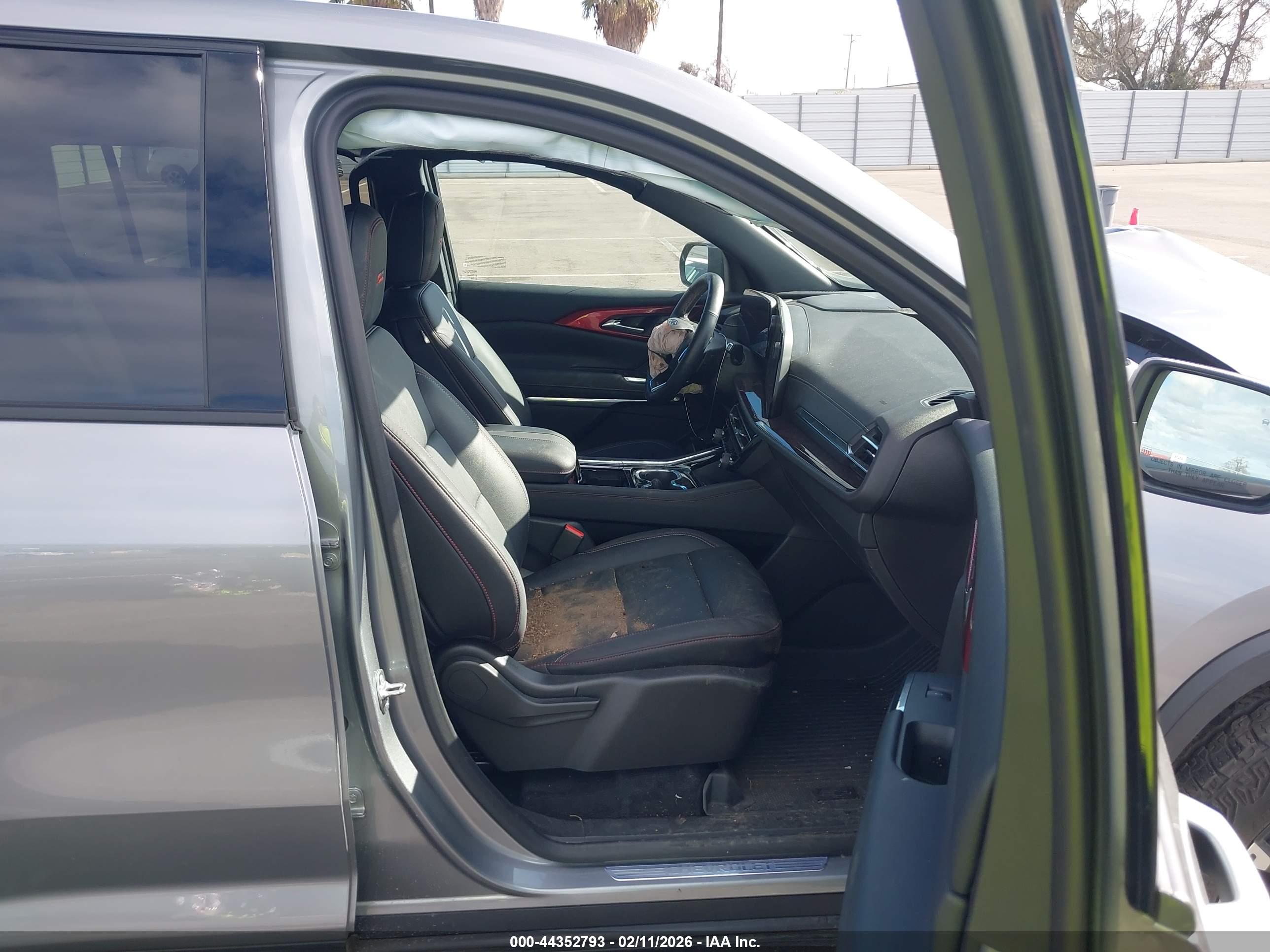 CHEVROLET TRAVERSE image 5