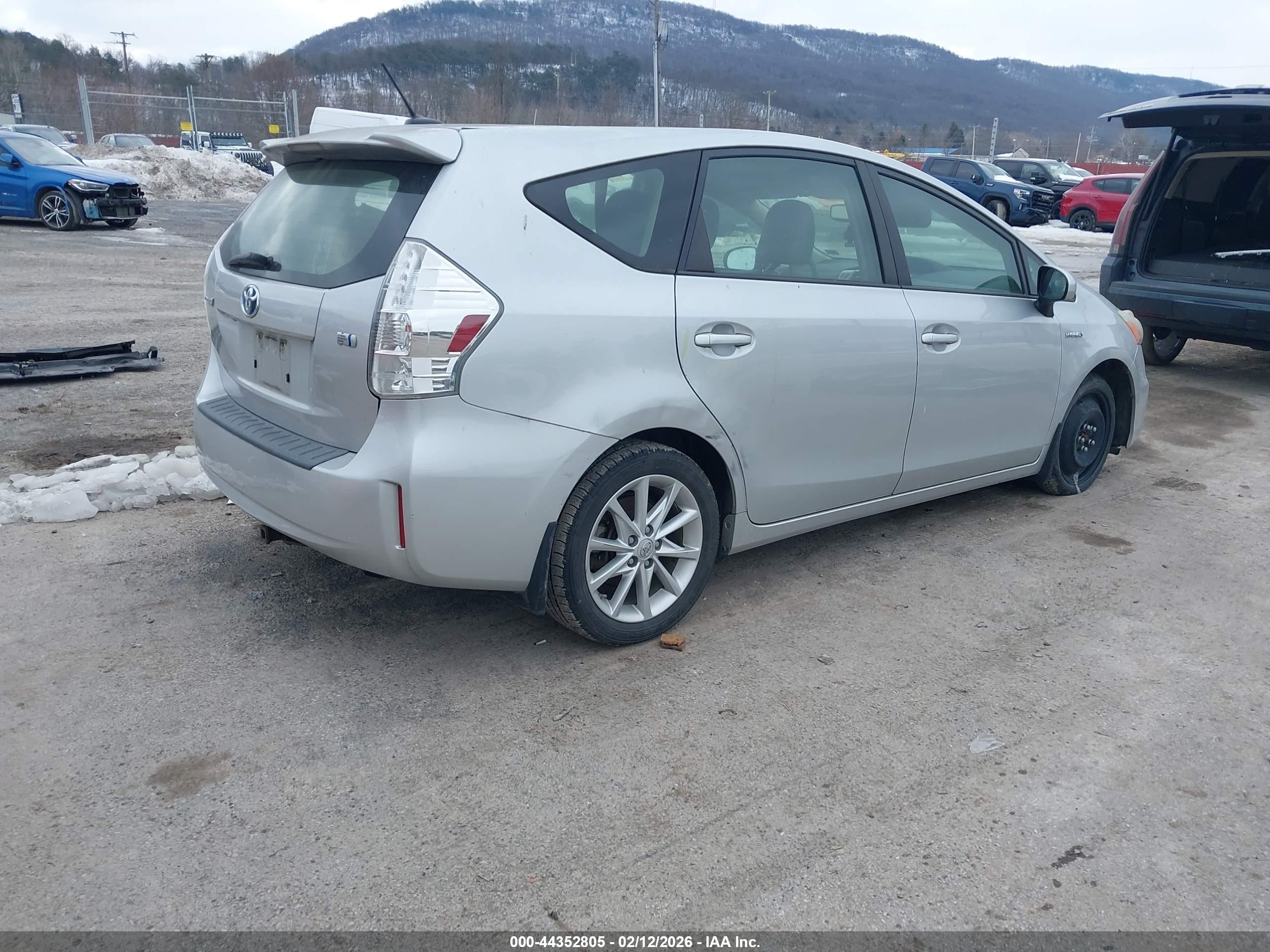 TOYOTA PRIUS image 4