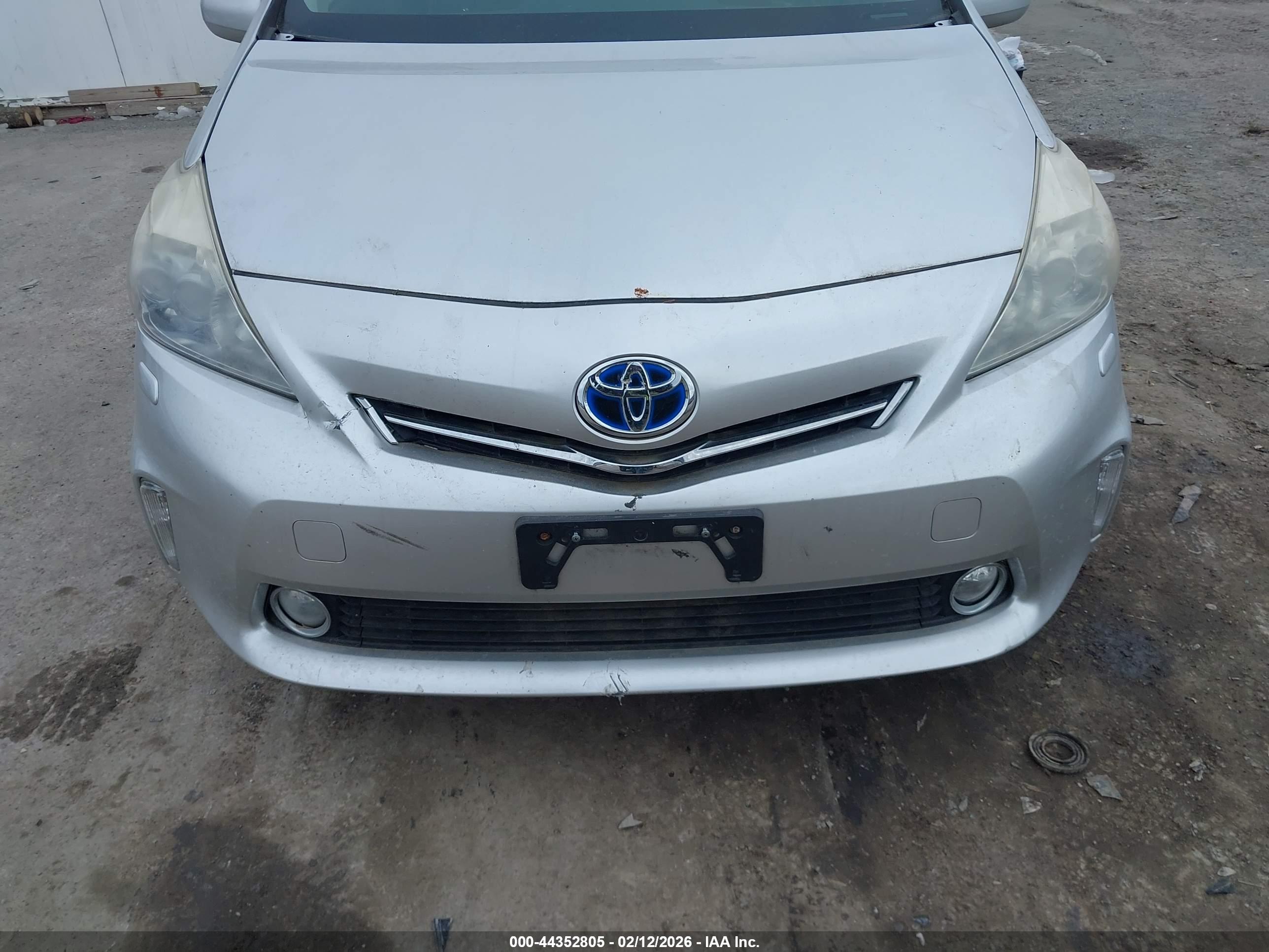 TOYOTA PRIUS image 6