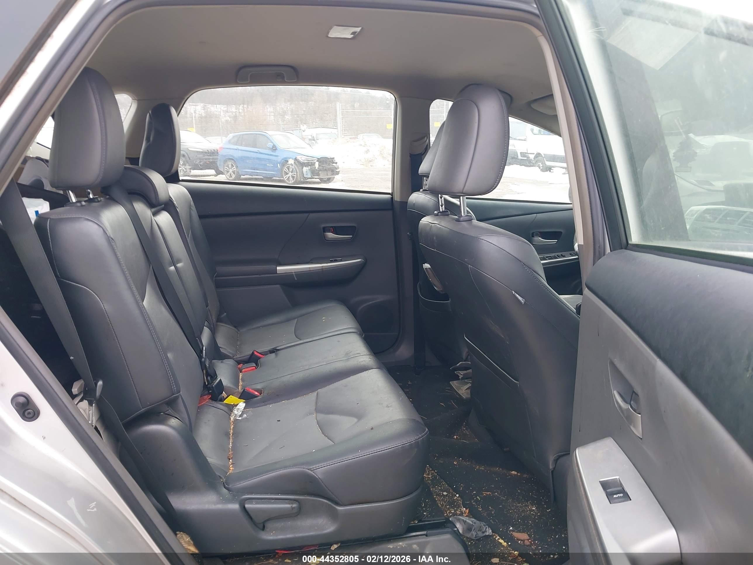 TOYOTA PRIUS image 8