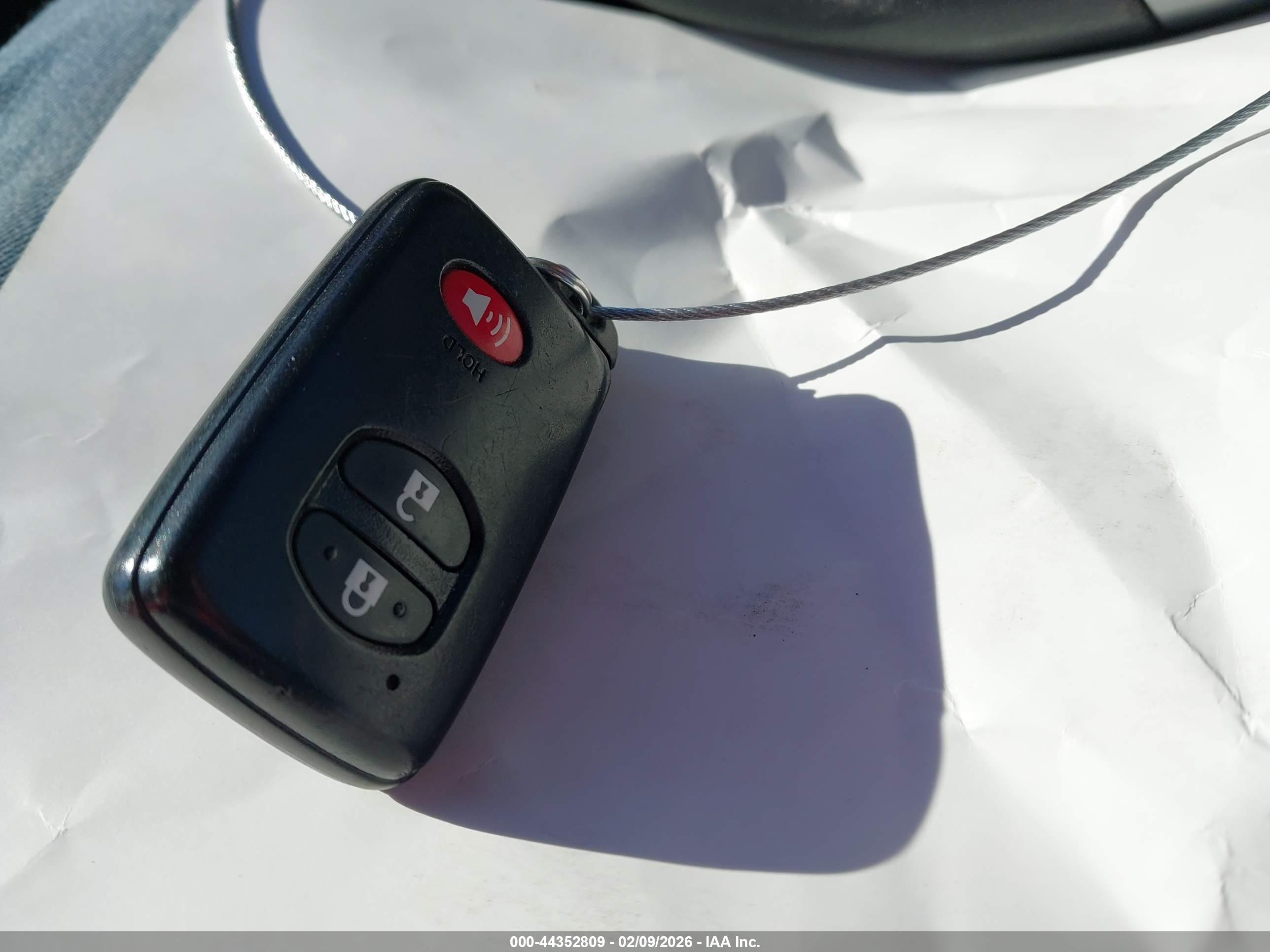 TOYOTA PRIUS image 11