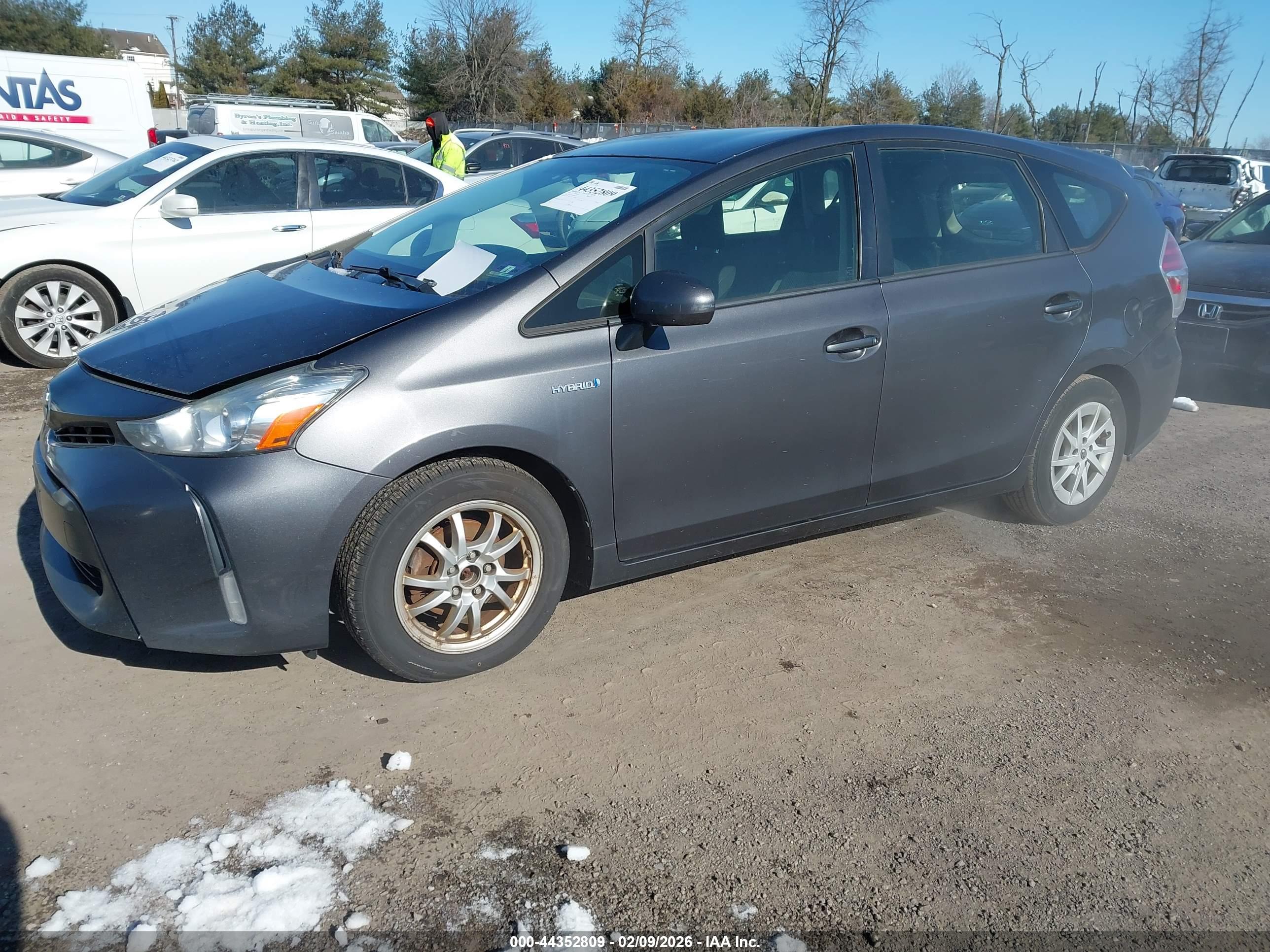 TOYOTA PRIUS image 2
