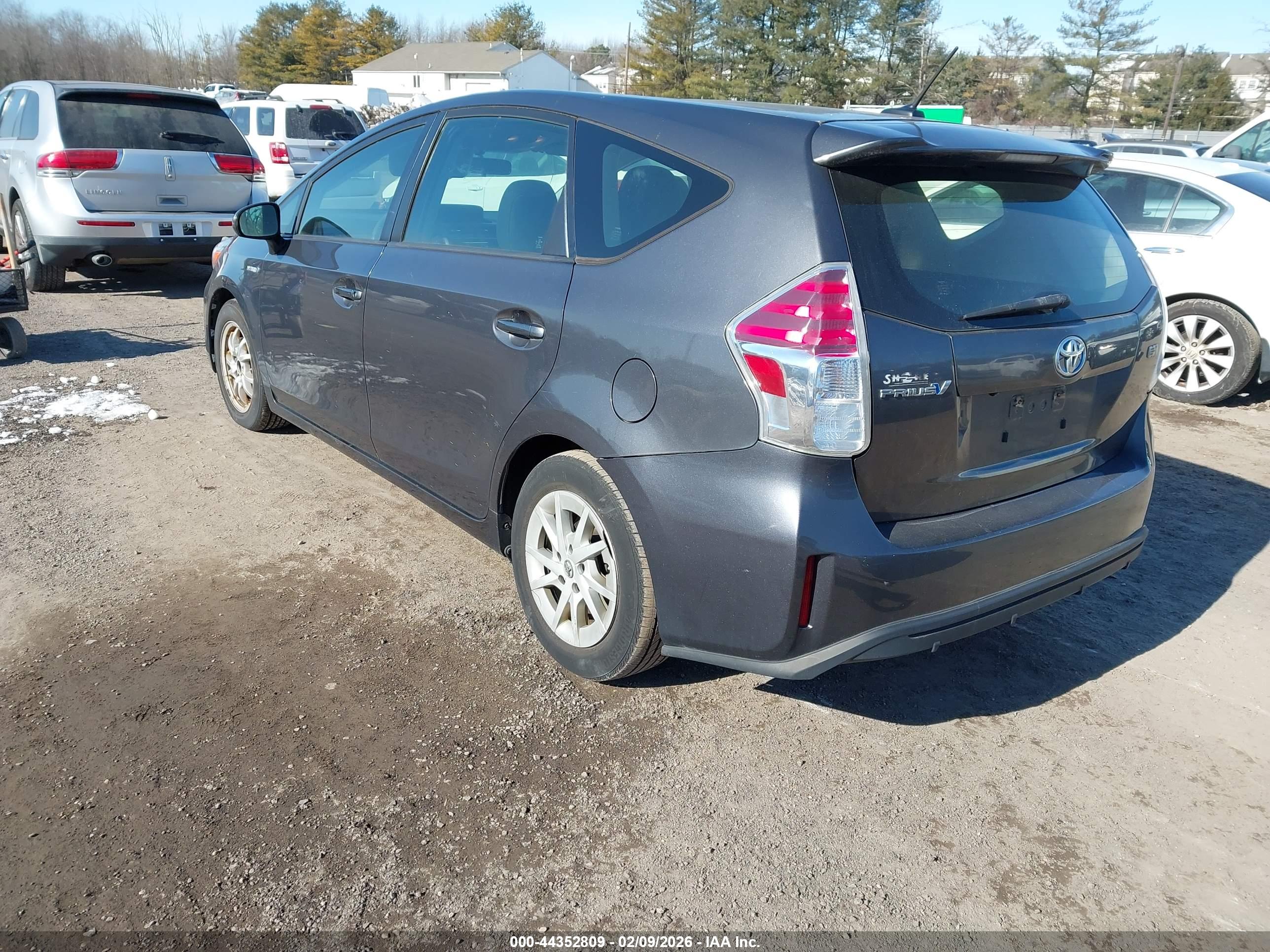 TOYOTA PRIUS image 3