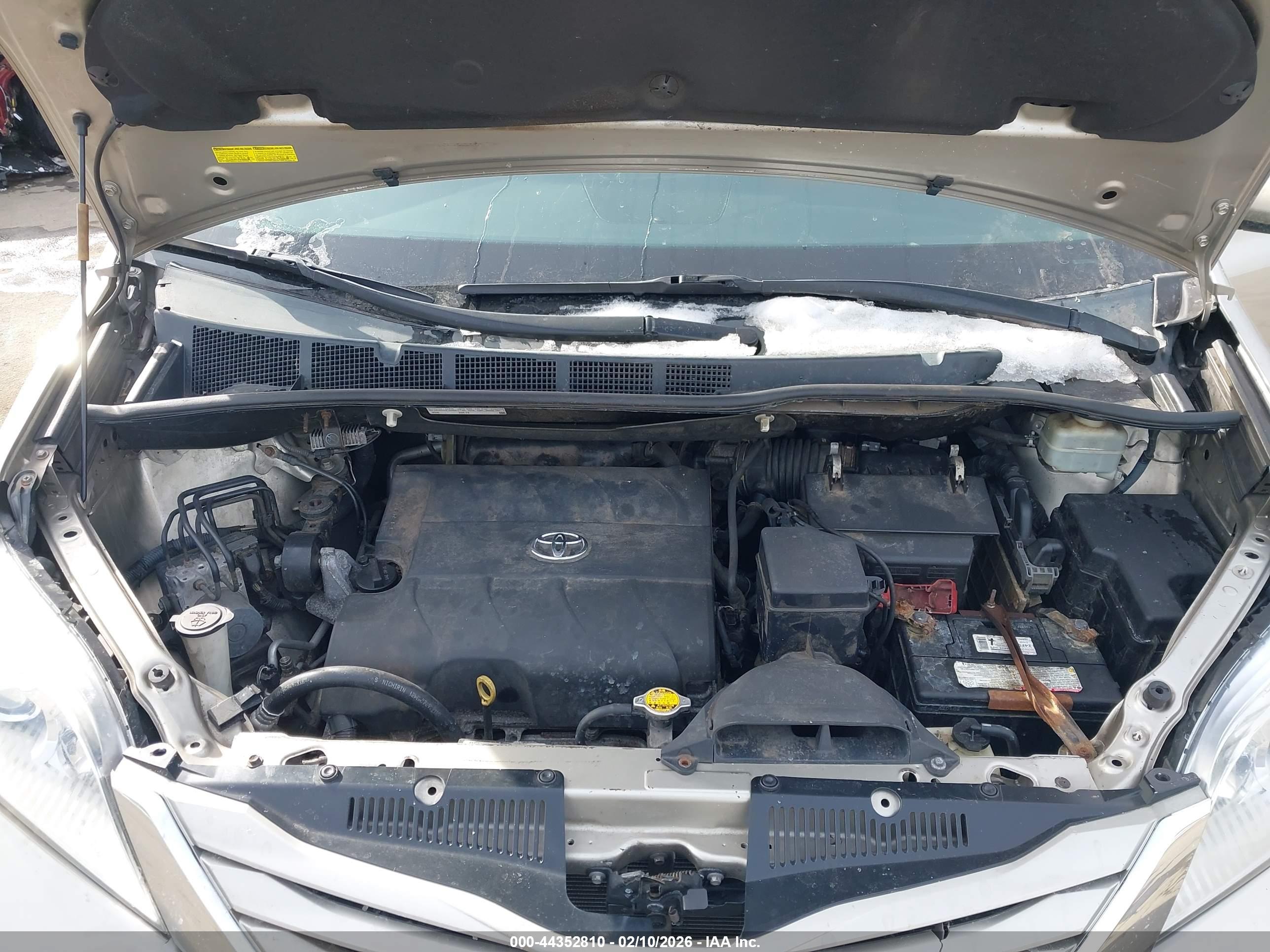 TOYOTA SIENNA image 10