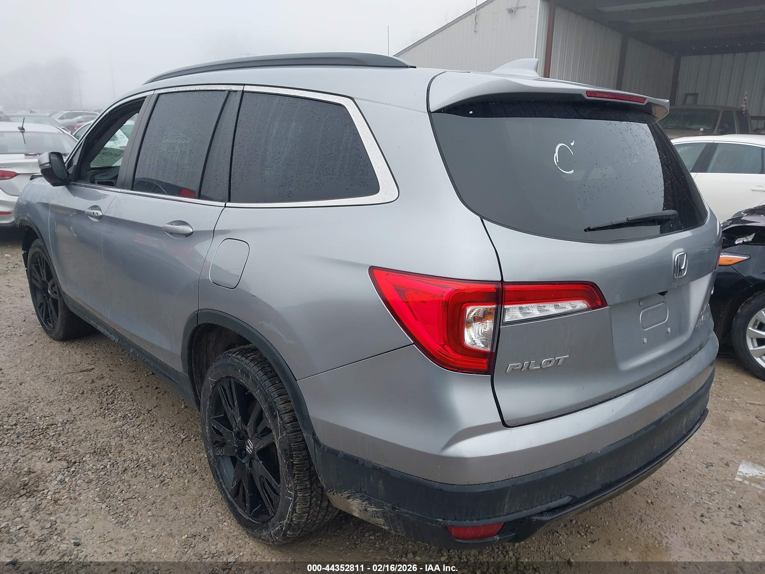 HONDA PILOT image 3