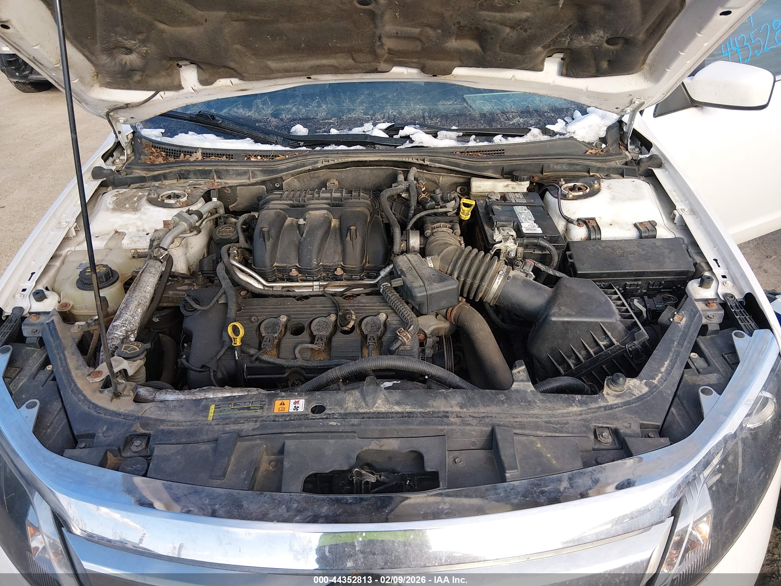 FORD FUSION image 10