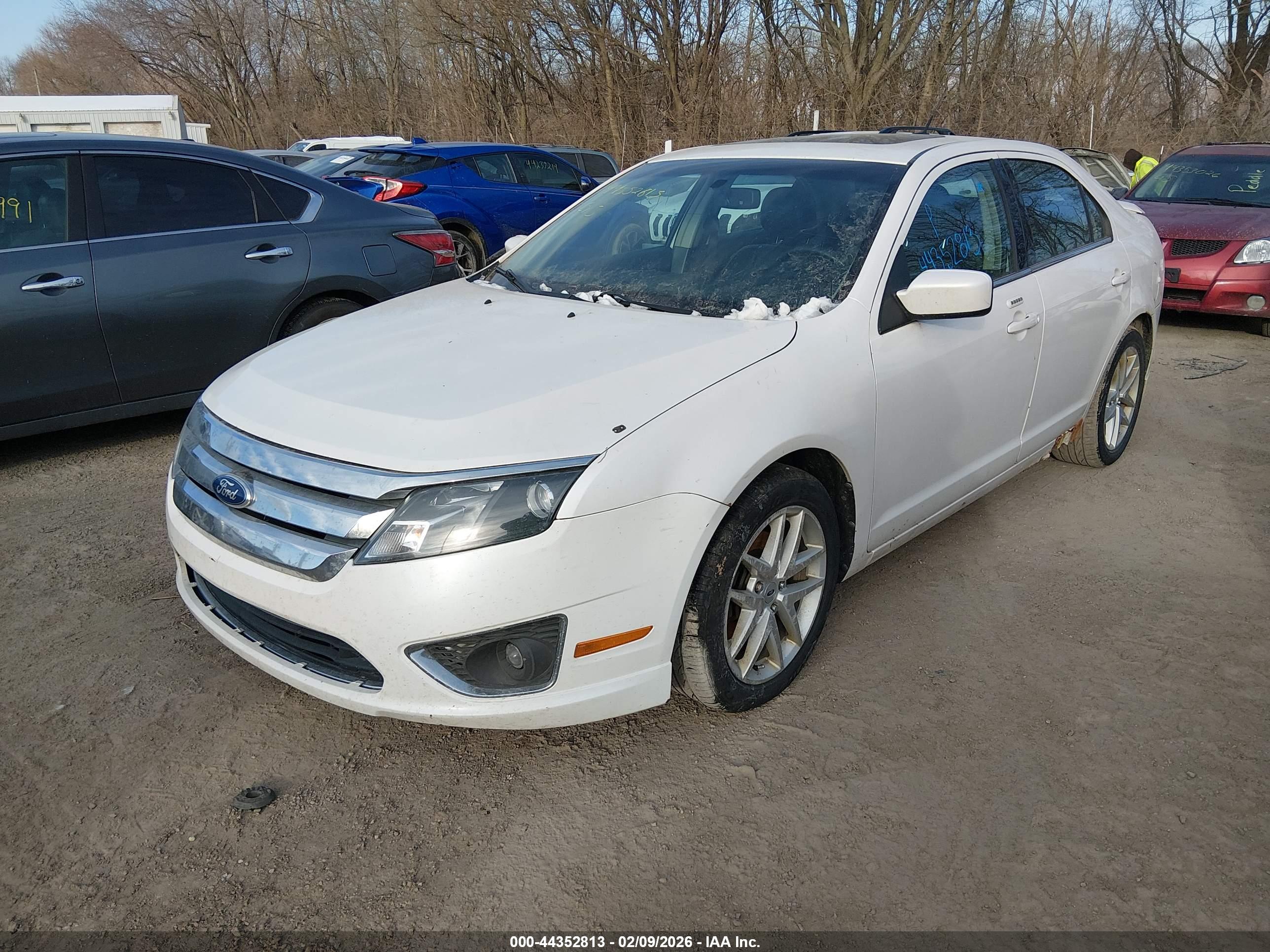 FORD FUSION image 2