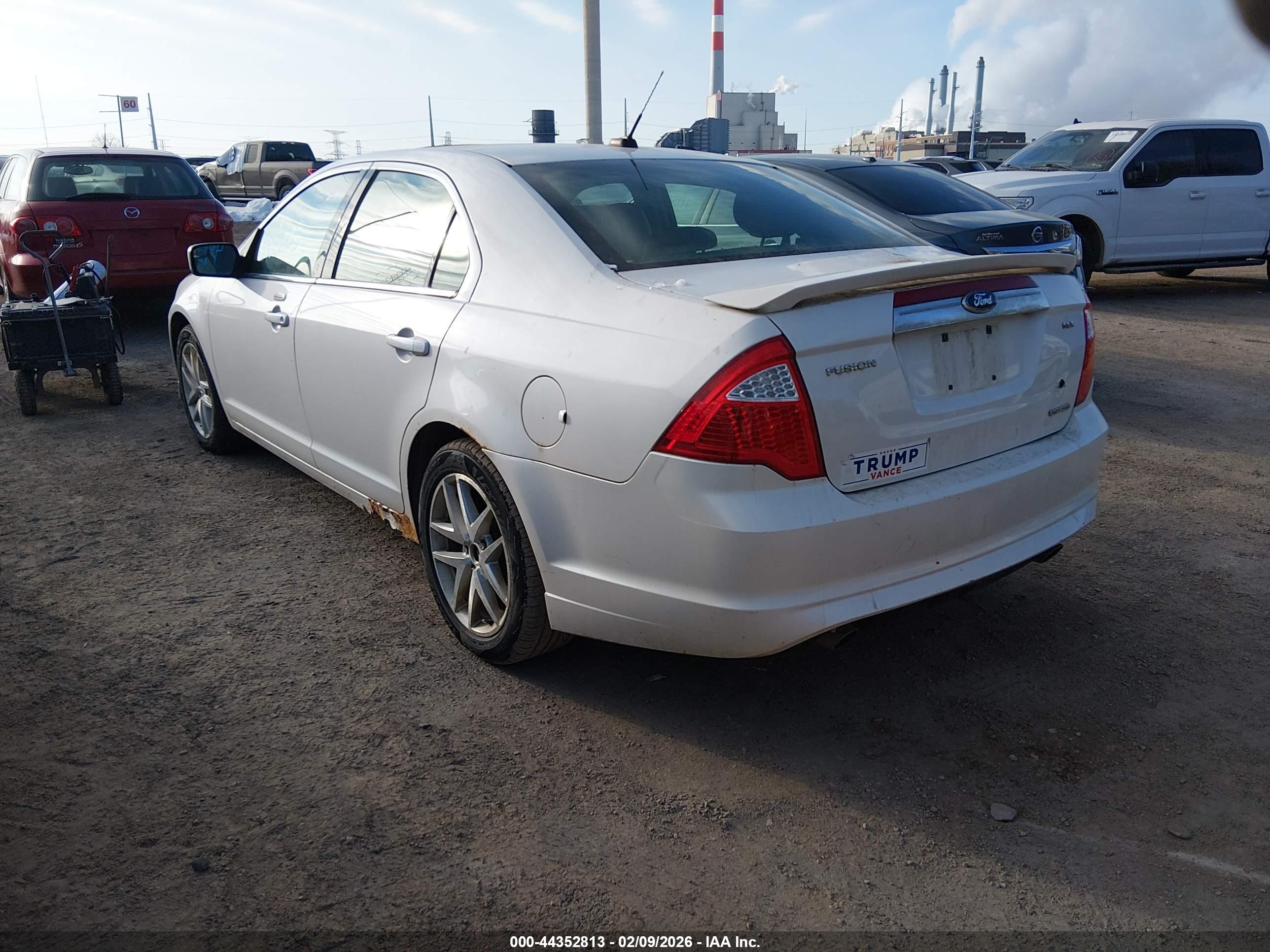 FORD FUSION image 3