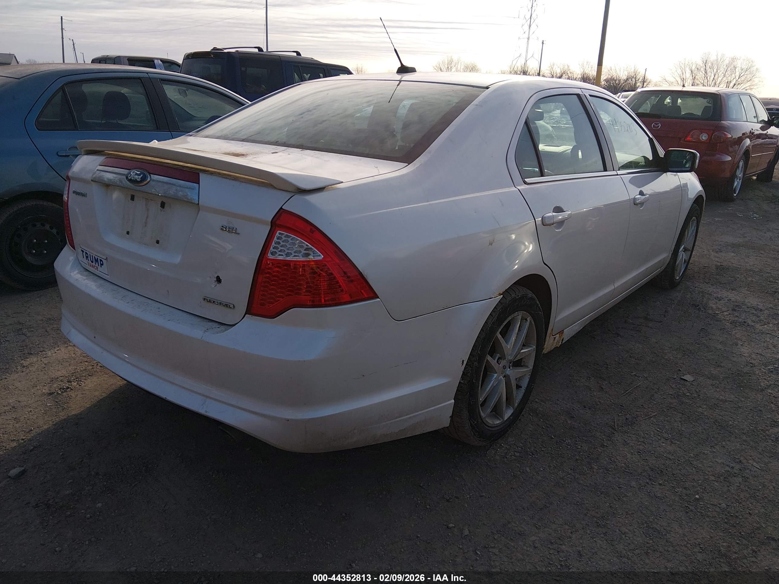 FORD FUSION image 4