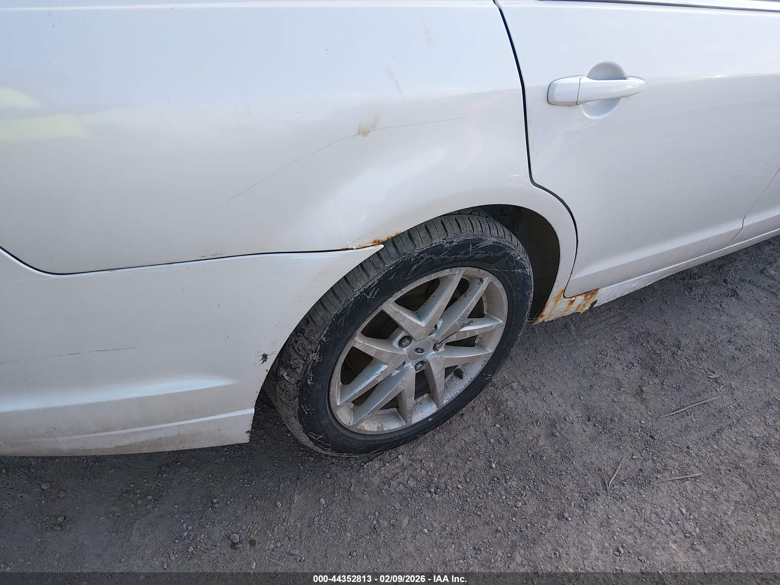 FORD FUSION image 6