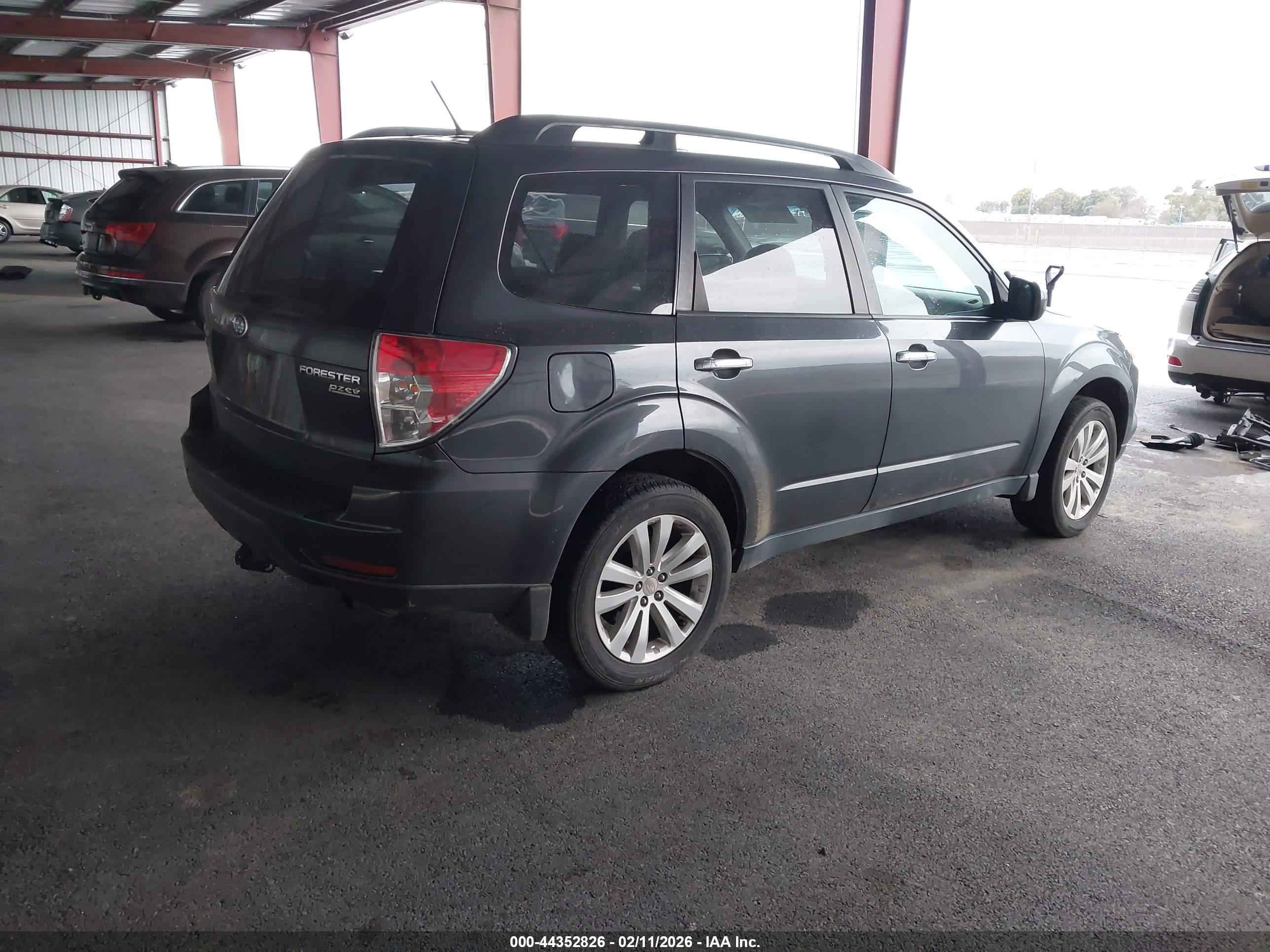 SUBARU FORESTER image 4