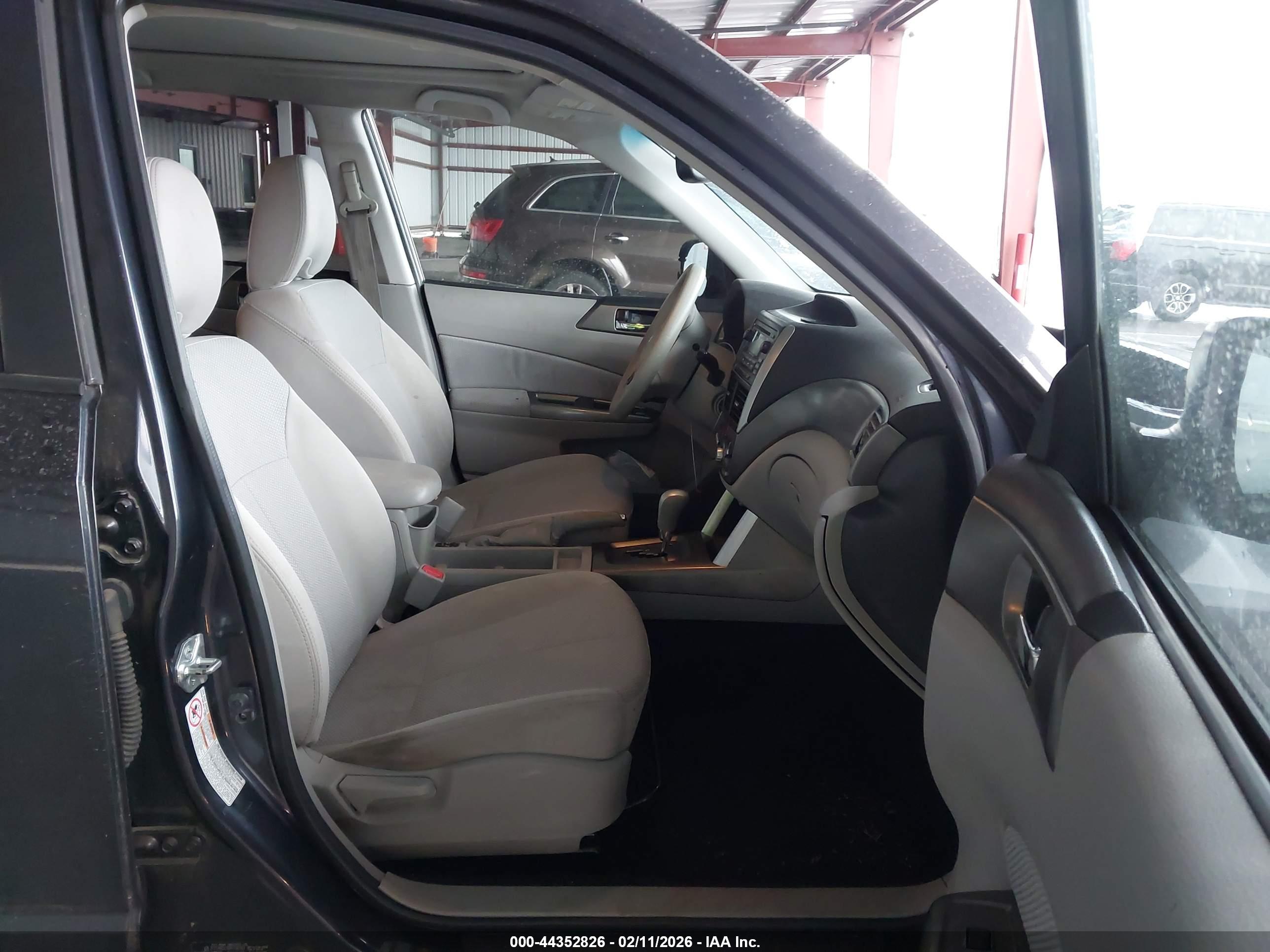 SUBARU FORESTER image 5