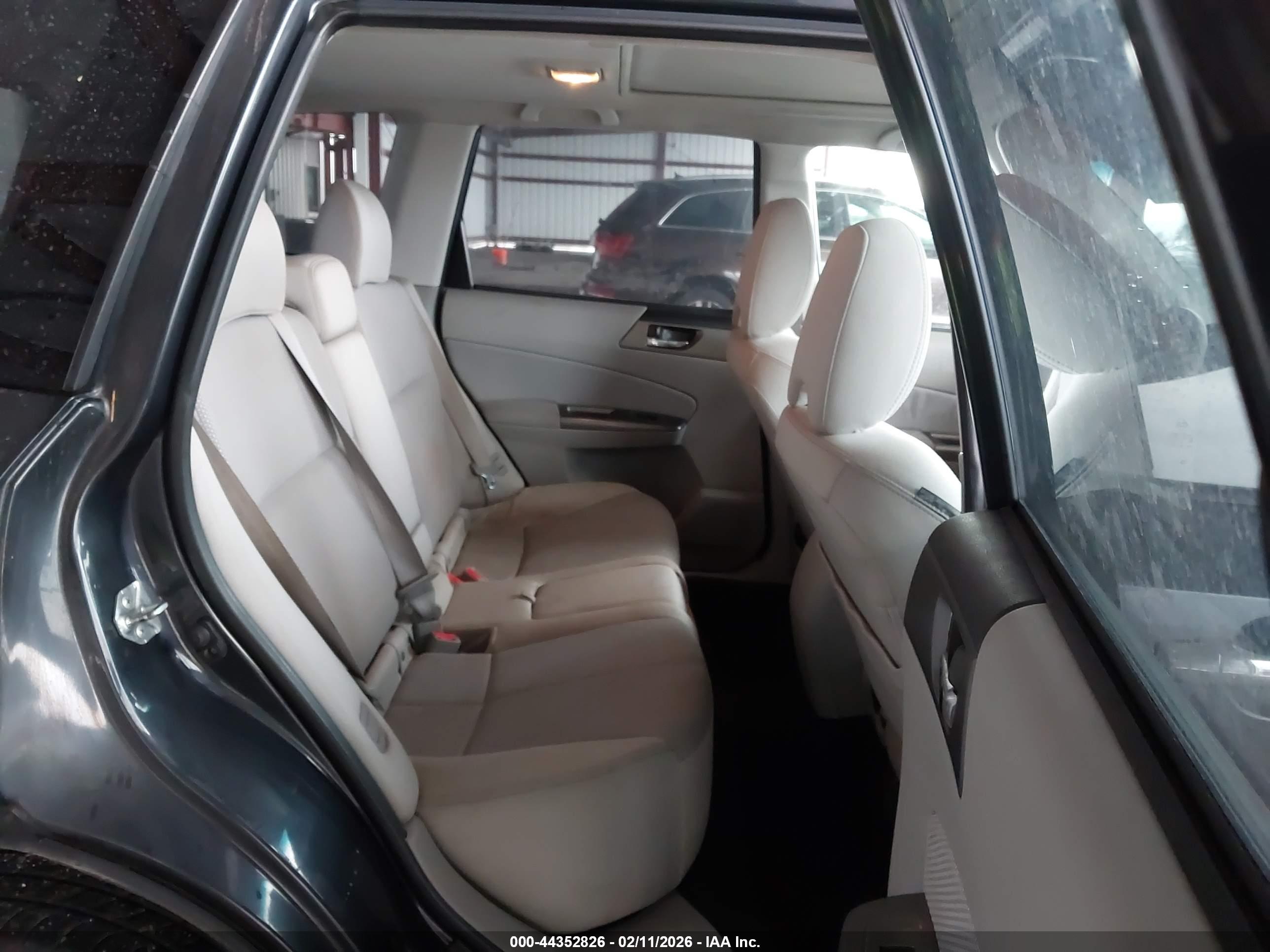SUBARU FORESTER image 8