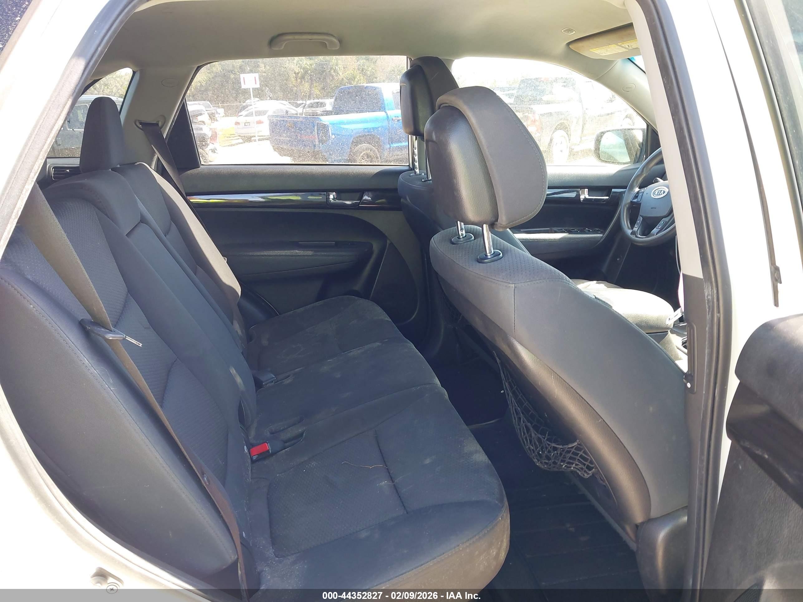 KIA SORENTO image 8