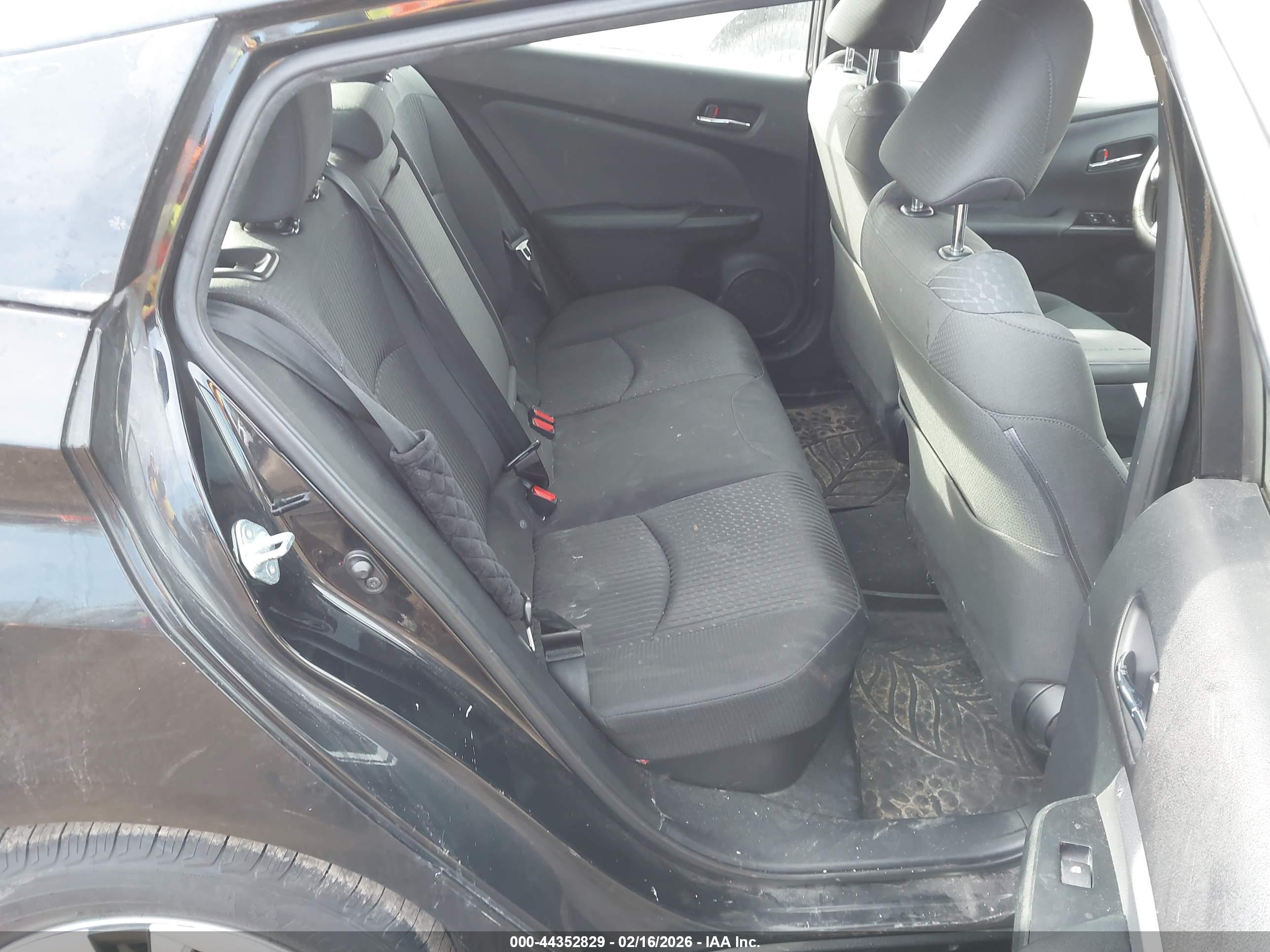TOYOTA PRIUS image 8