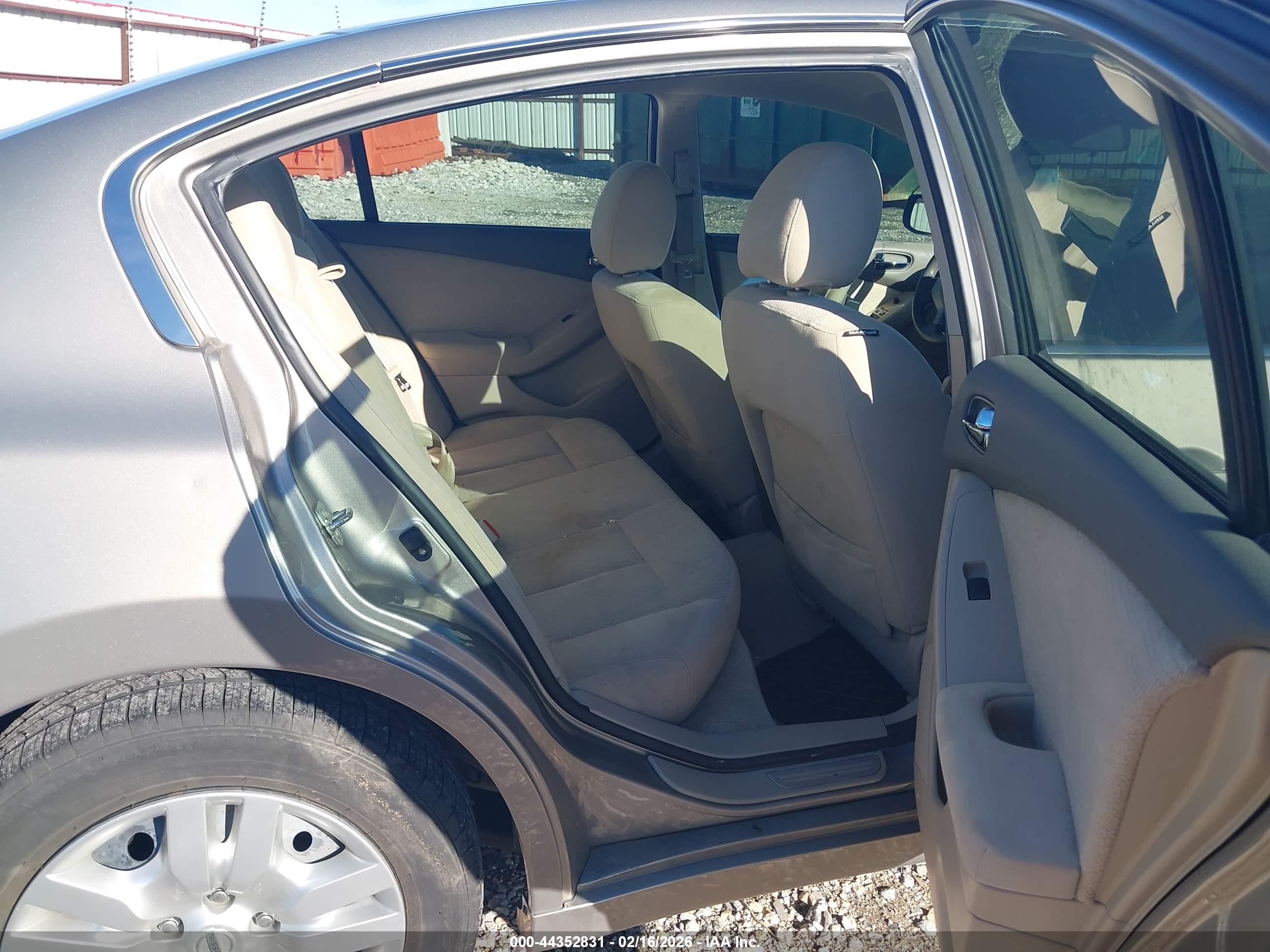 NISSAN ALTIMA image 8