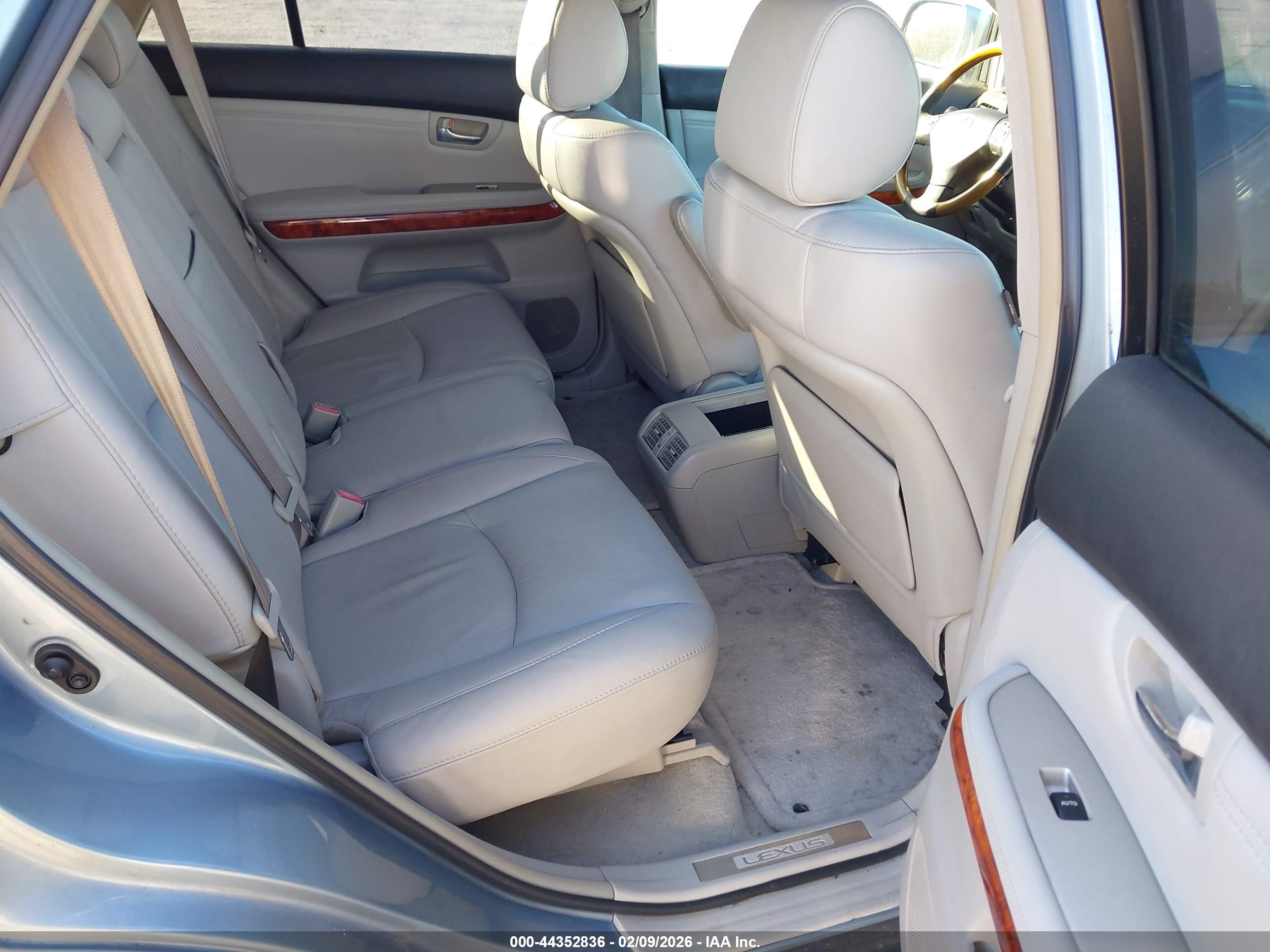 LEXUS RX image 8
