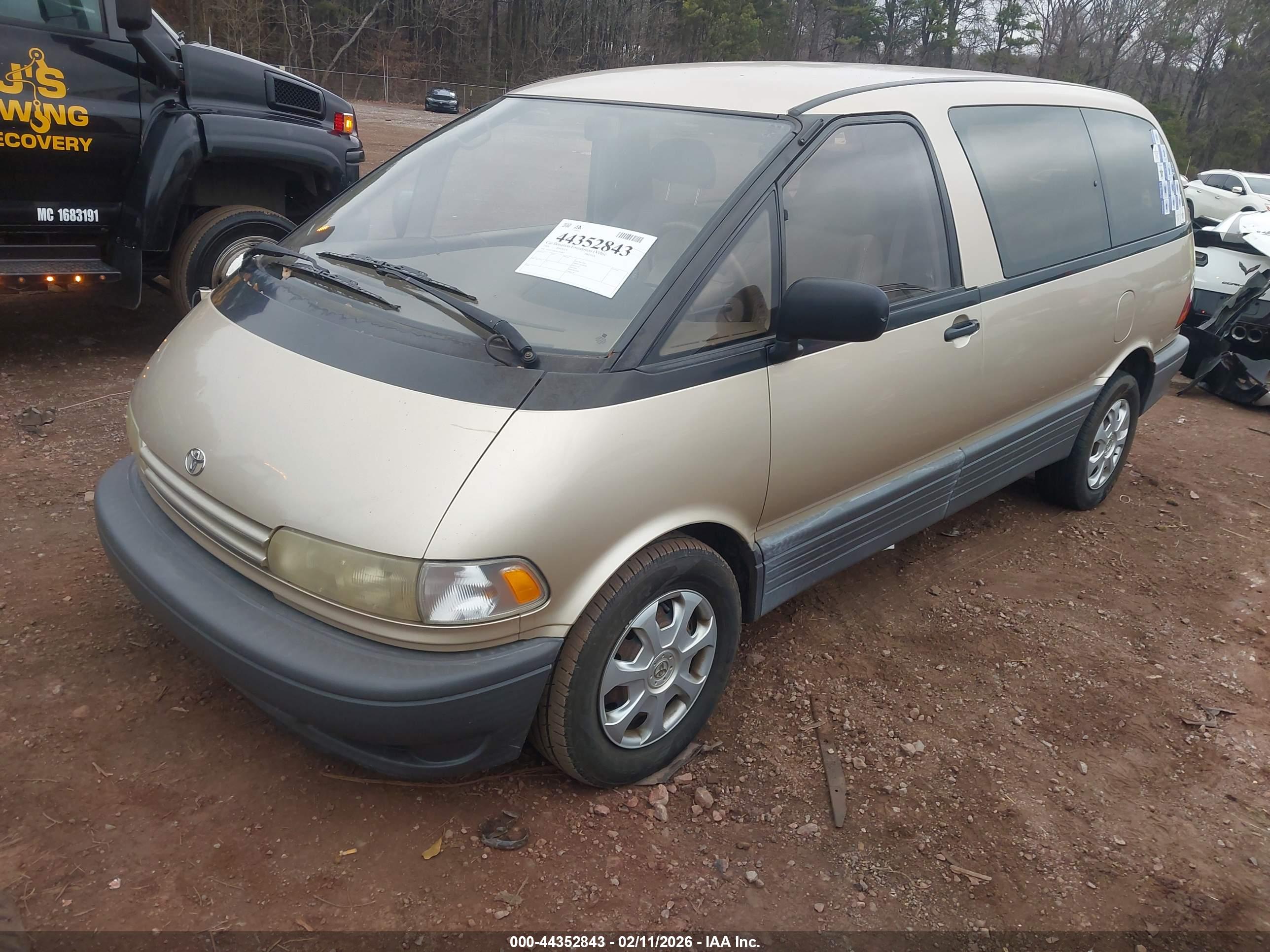 TOYOTA PREVIA image 2
