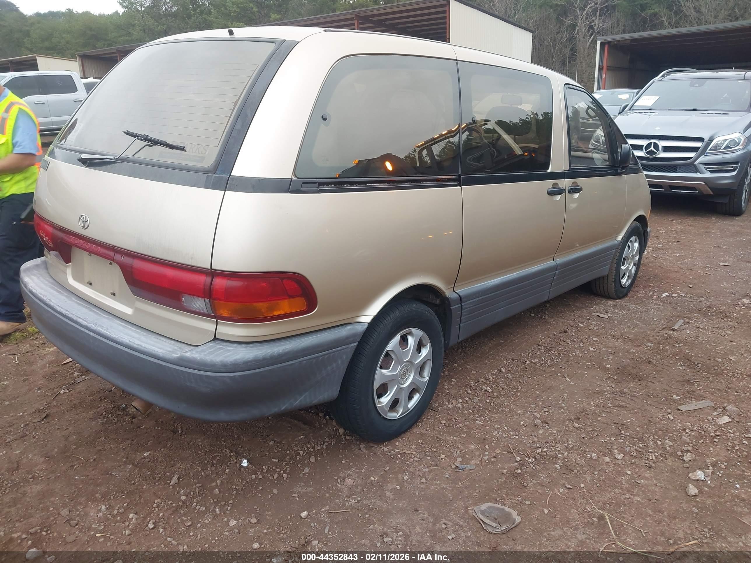 TOYOTA PREVIA image 4