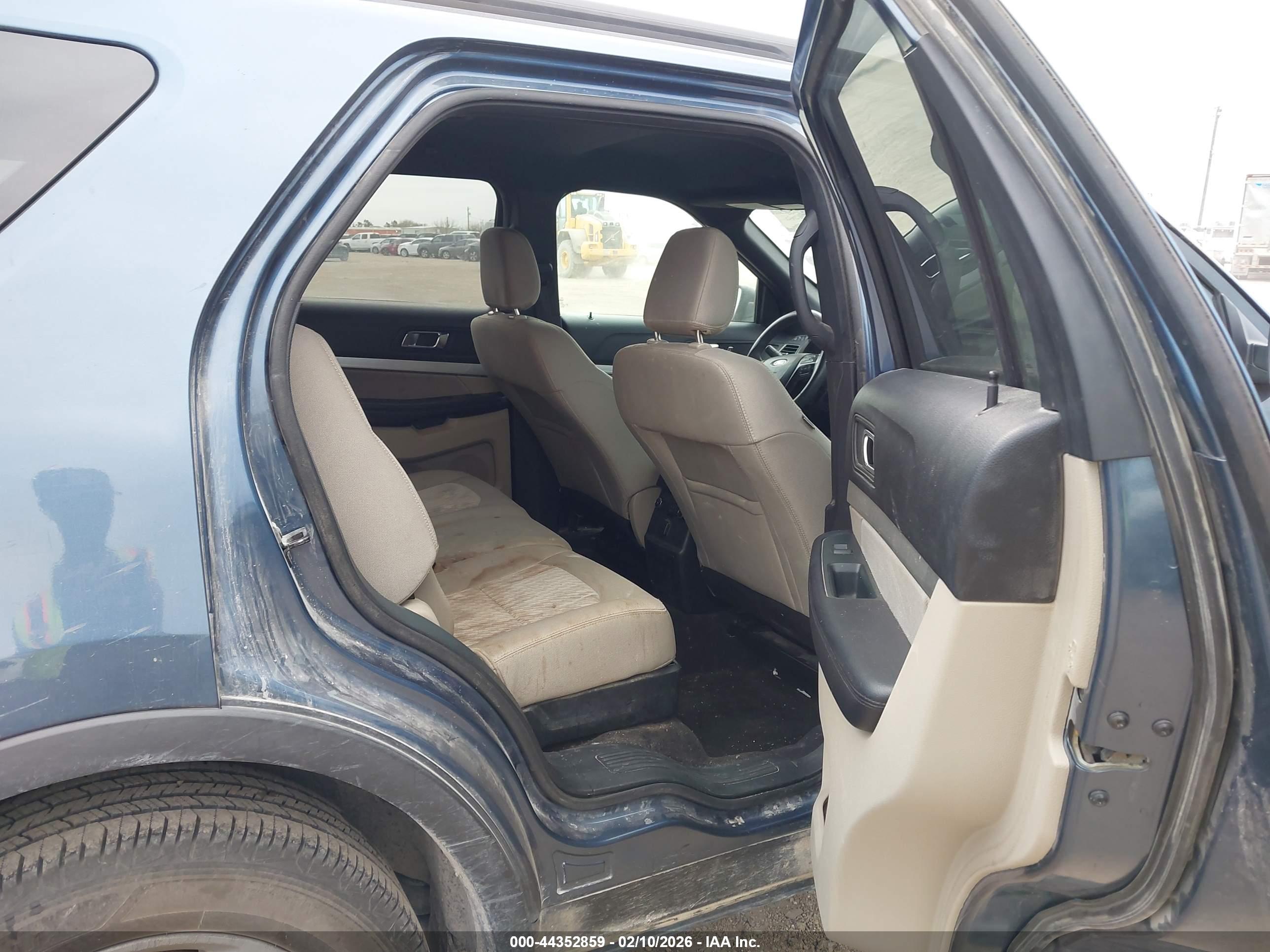 FORD EXPLORER image 8