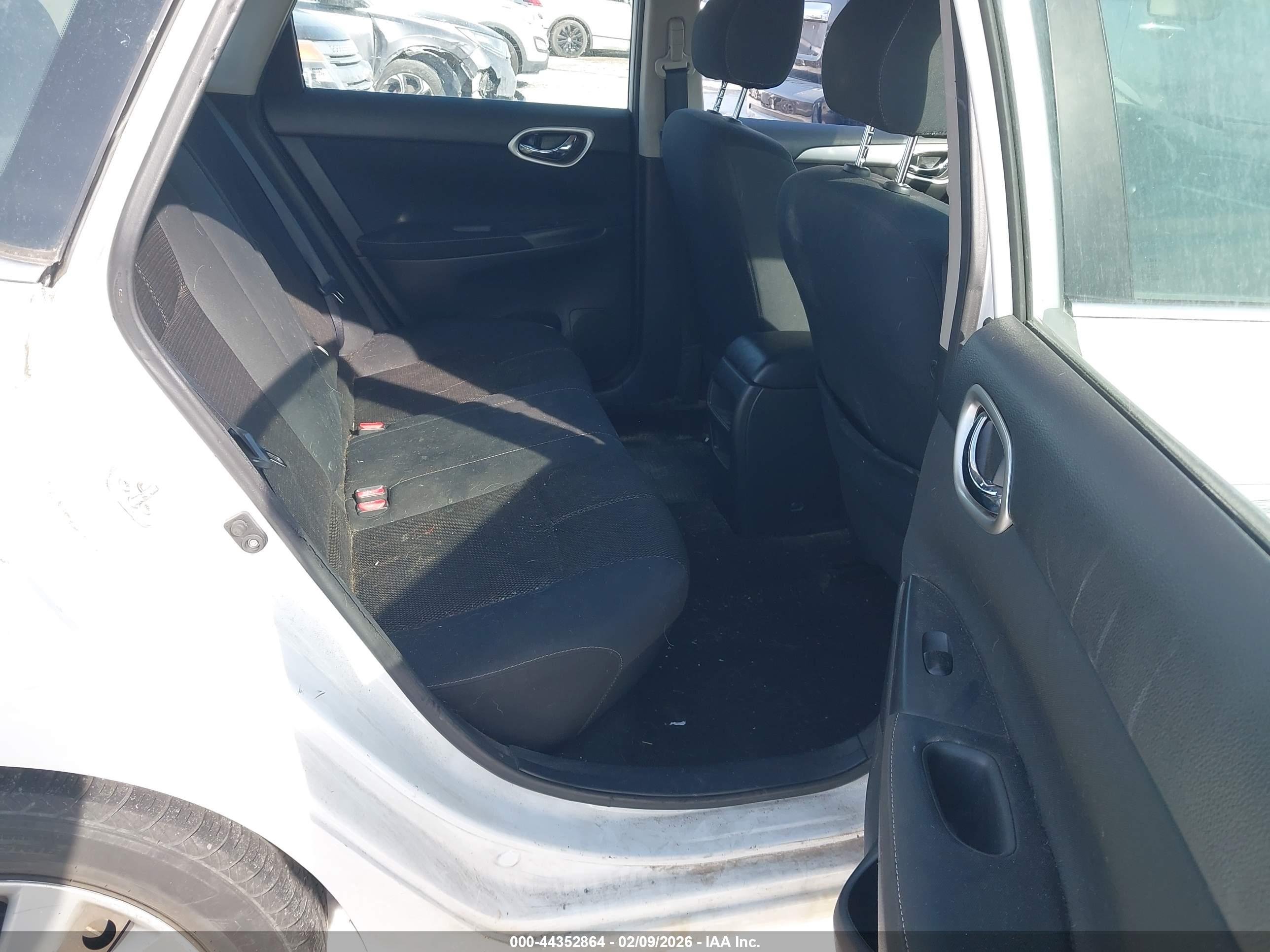 NISSAN SENTRA image 8