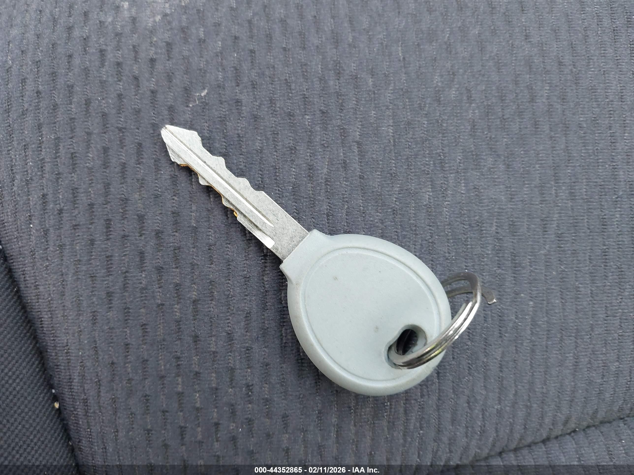 CHRYSLER 200 image 11