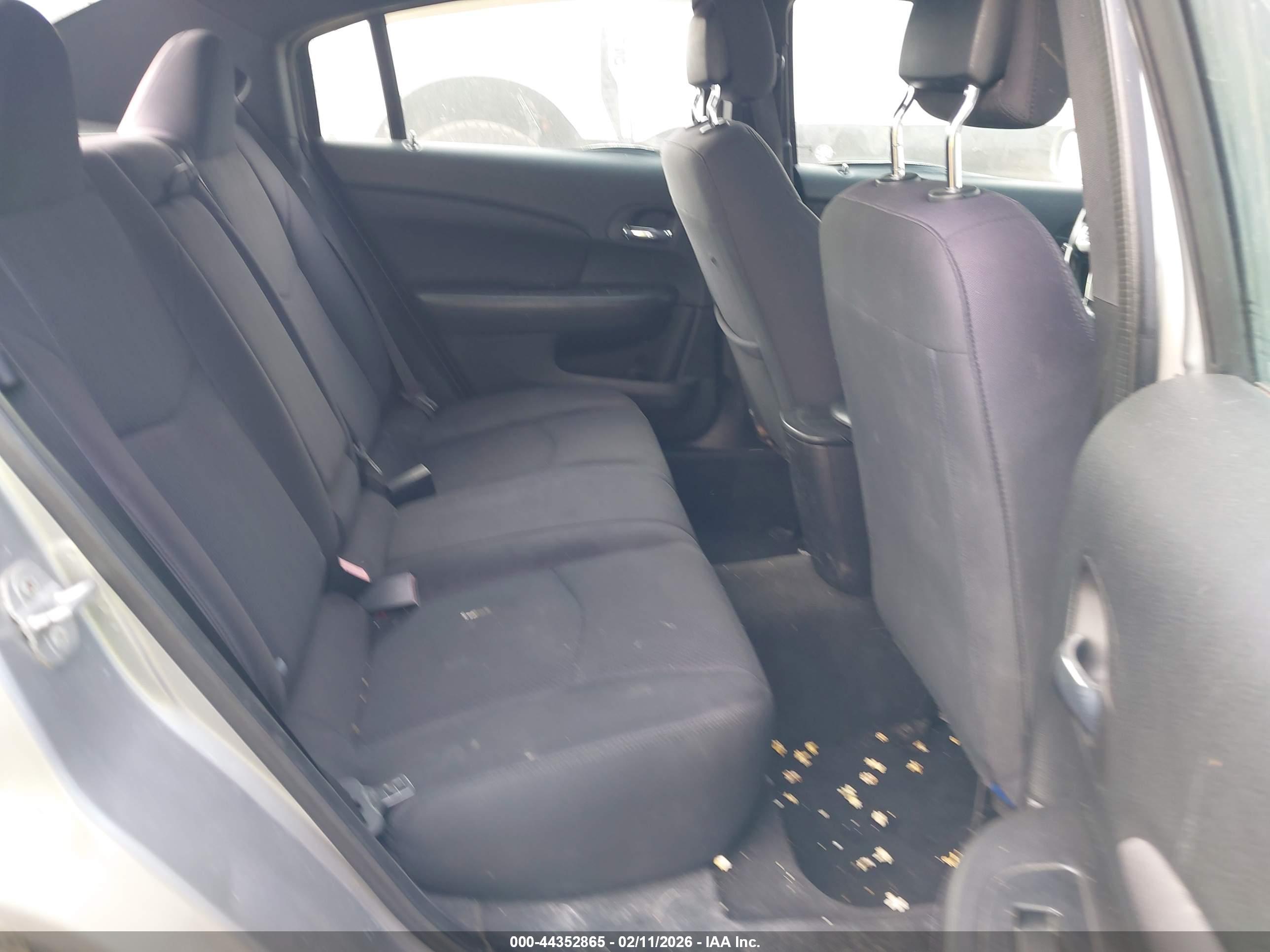 CHRYSLER 200 image 8