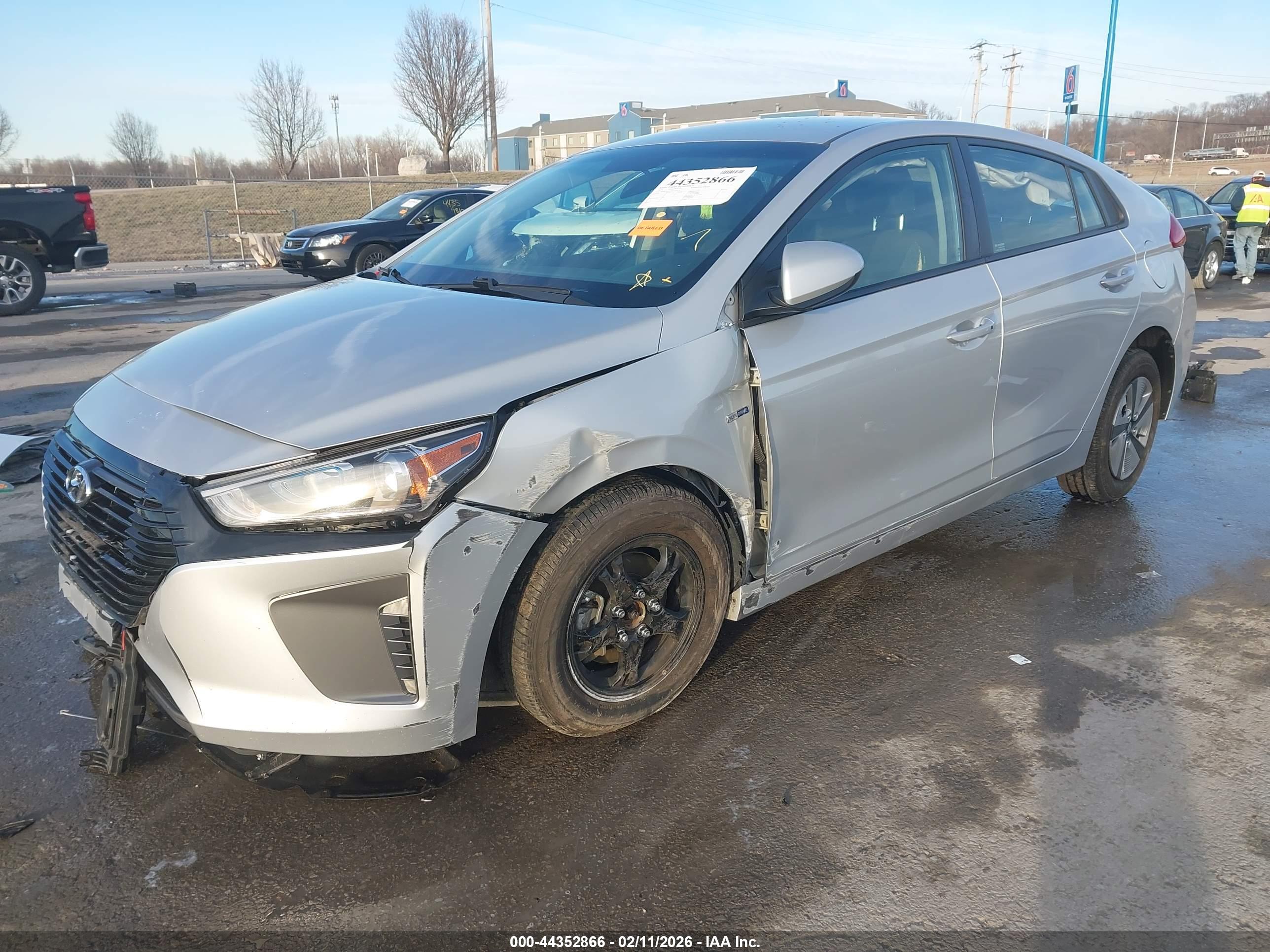 HYUNDAI IONIQ image 2