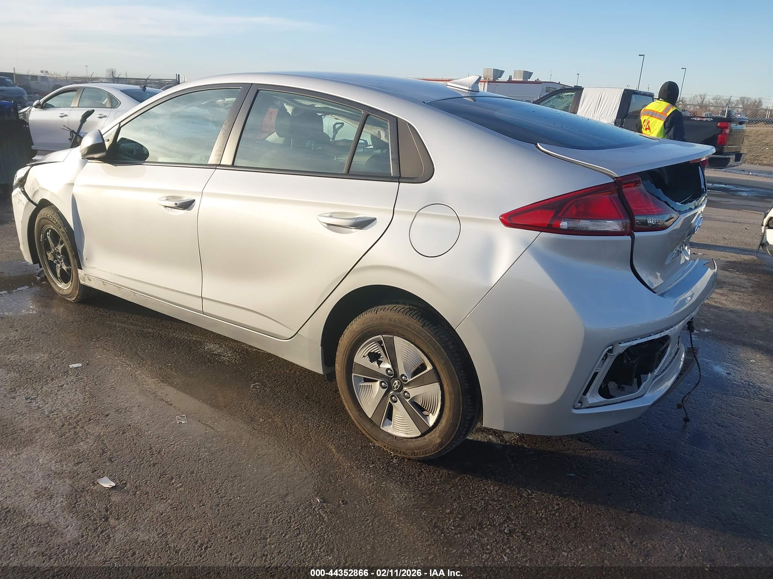 HYUNDAI IONIQ image 3