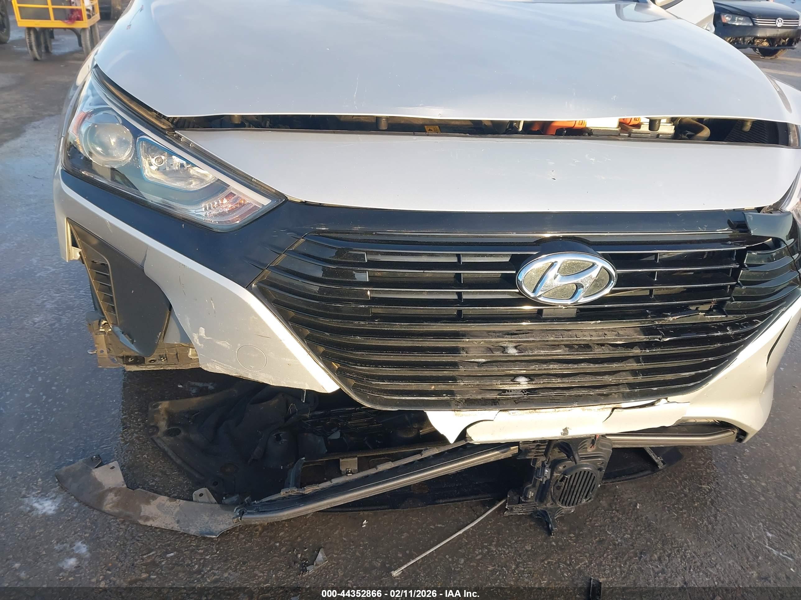 HYUNDAI IONIQ image 6
