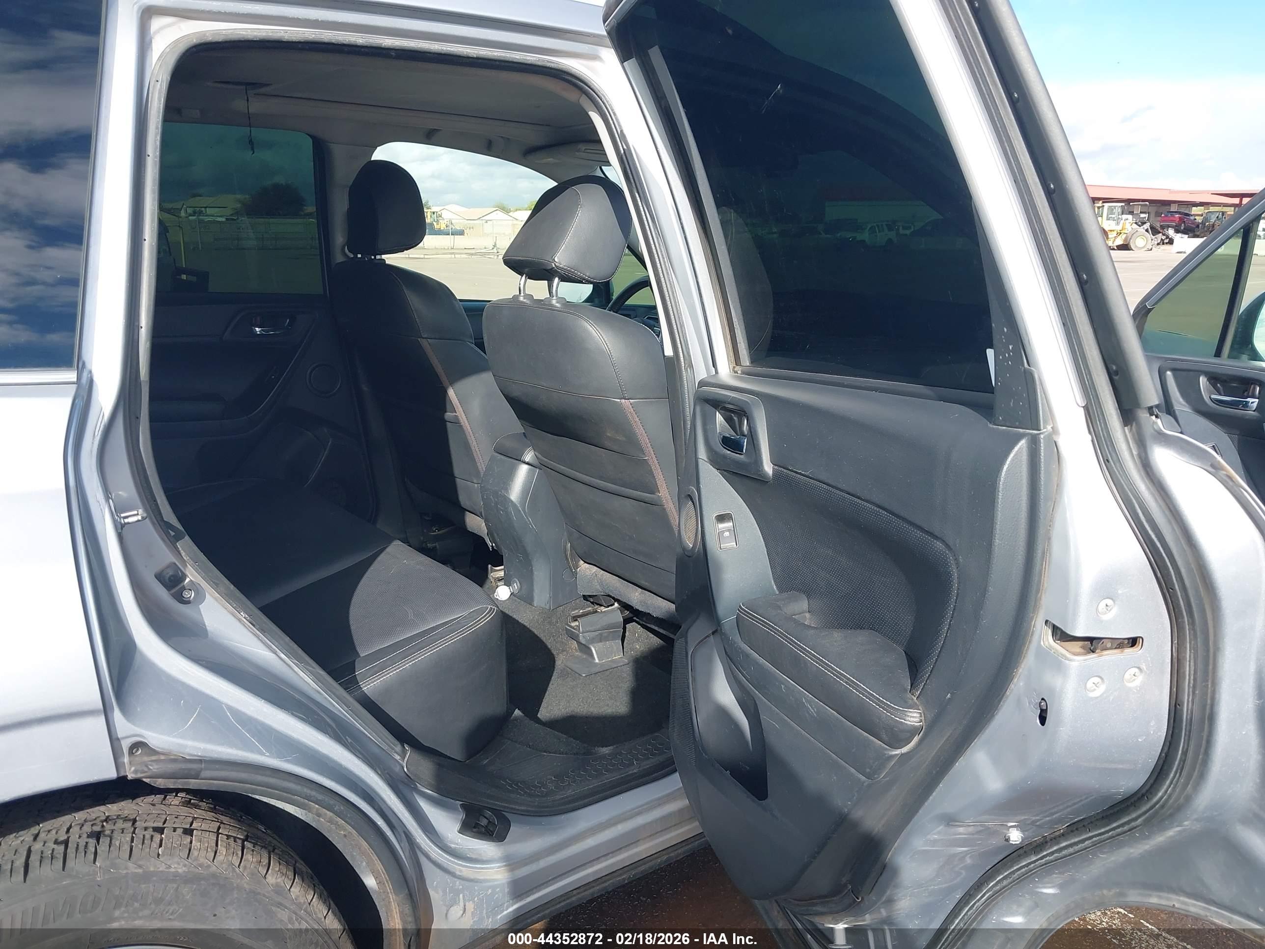 SUBARU FORESTER image 8