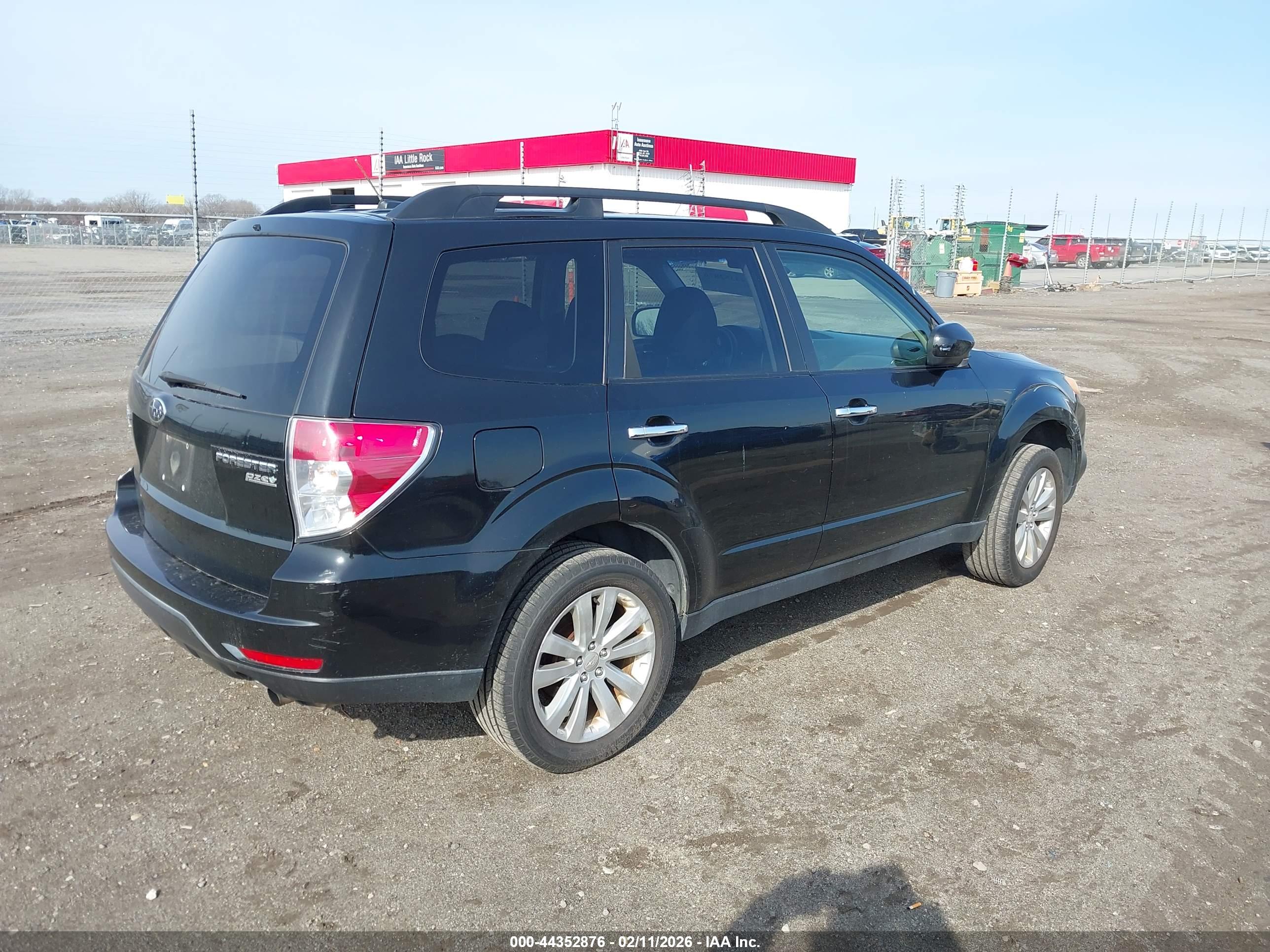 SUBARU FORESTER image 4
