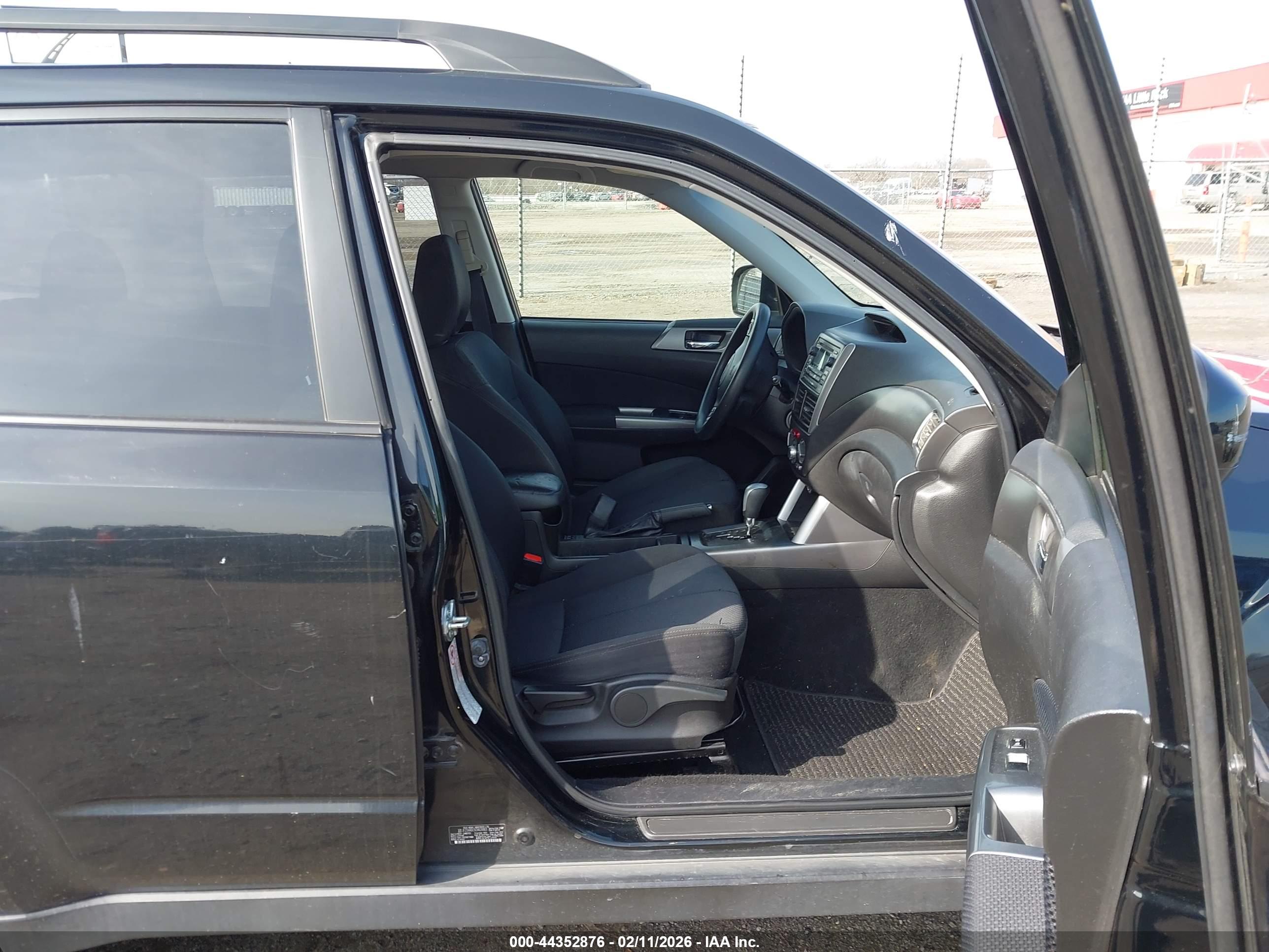 SUBARU FORESTER image 5