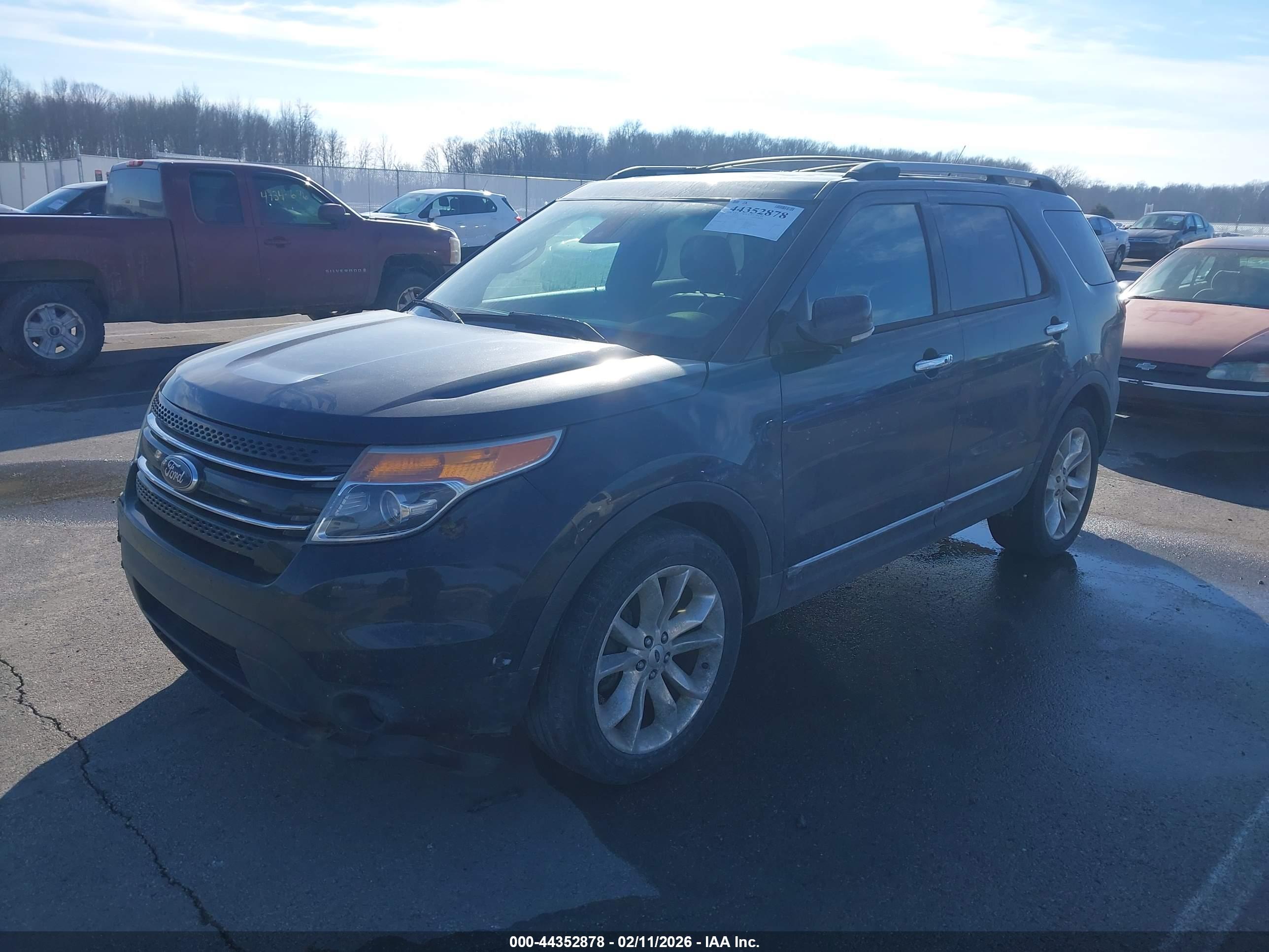 FORD EXPLORER image 2