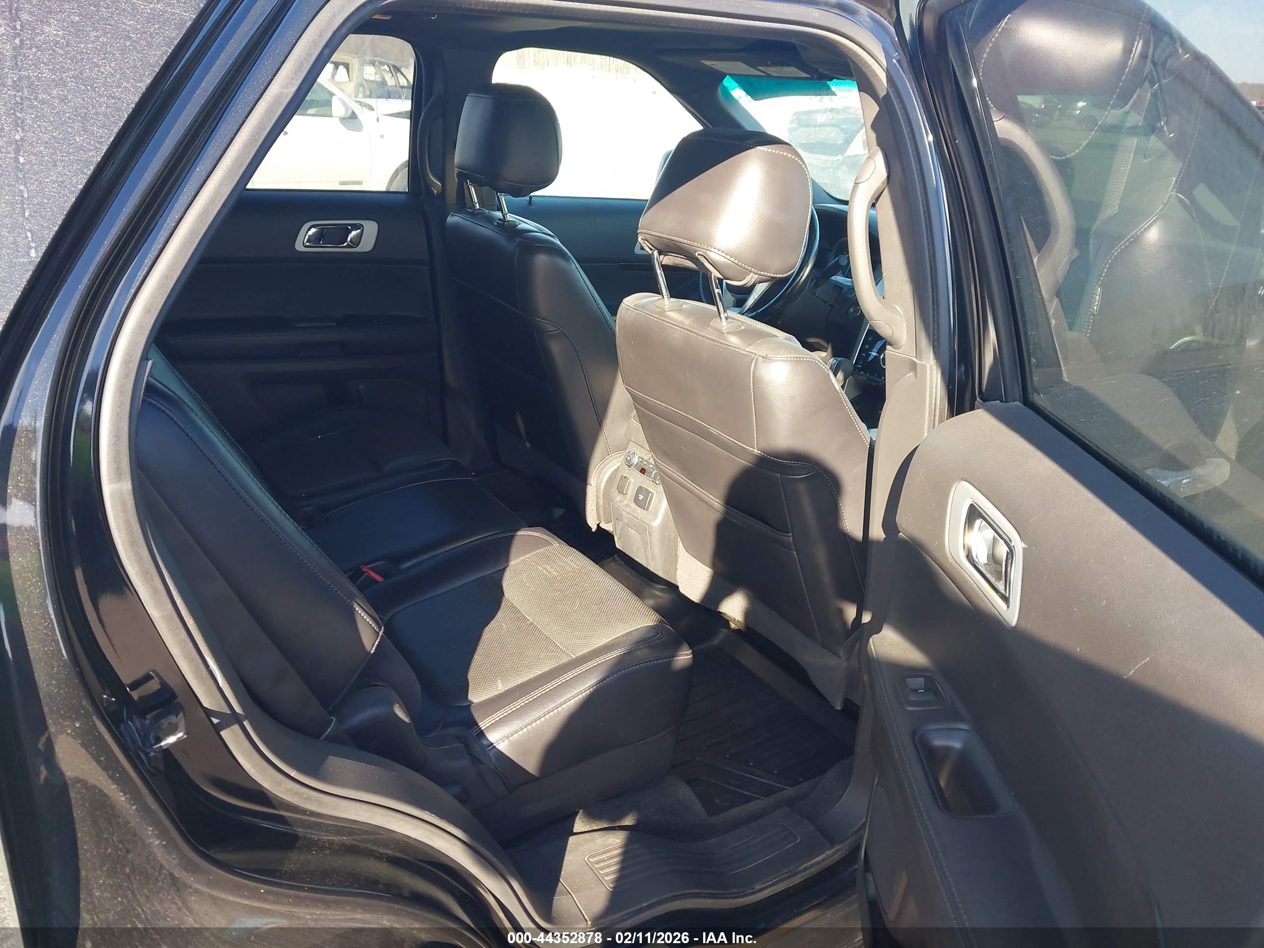 FORD EXPLORER image 8