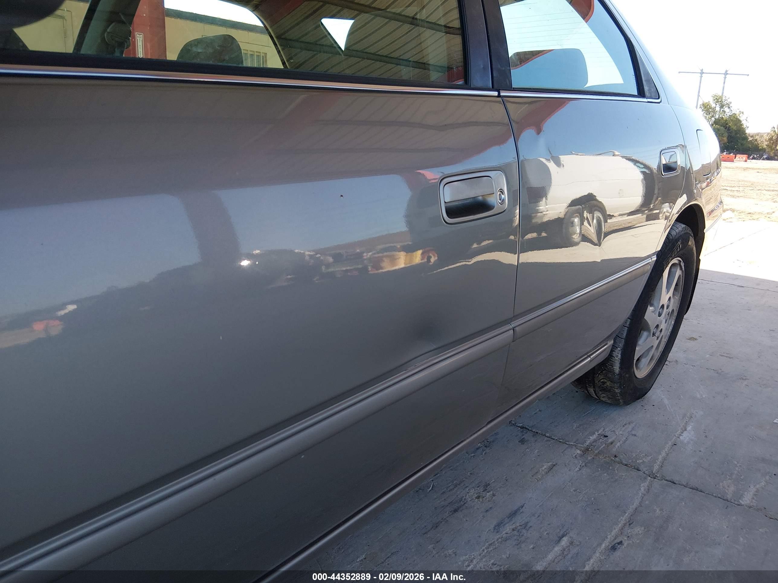 TOYOTA CAMRY image 6