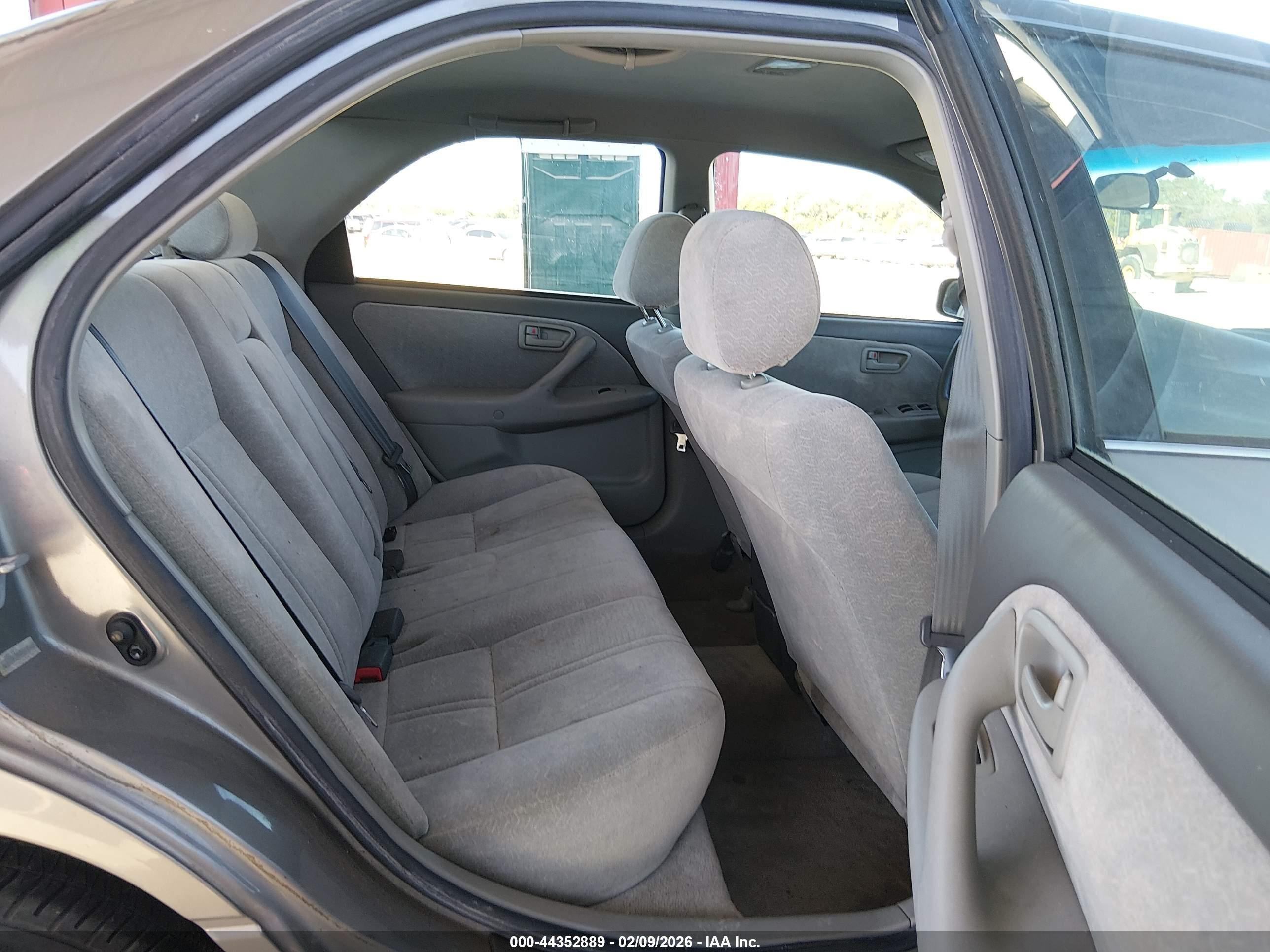 TOYOTA CAMRY image 8