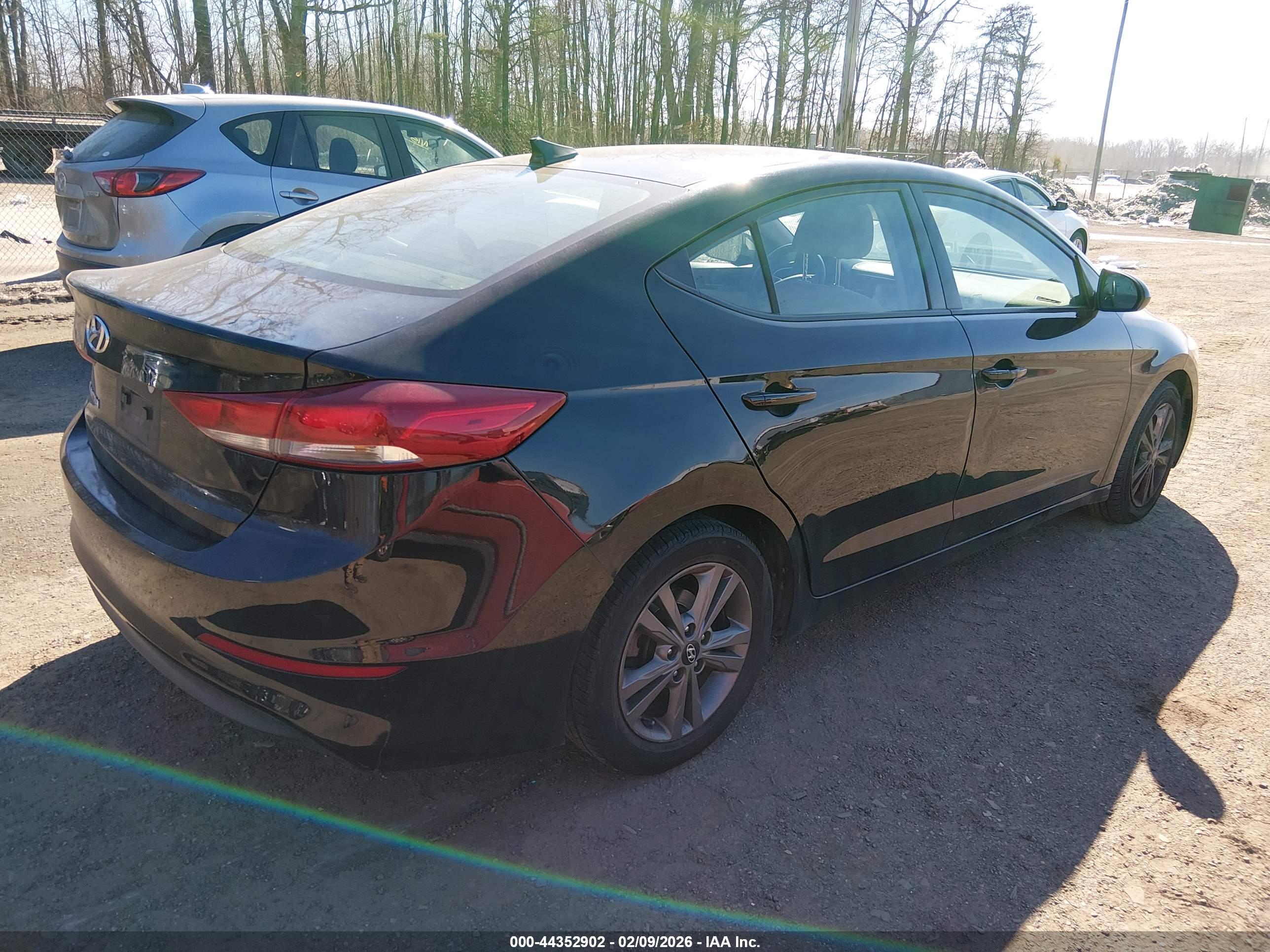 HYUNDAI ELANTRA image 4