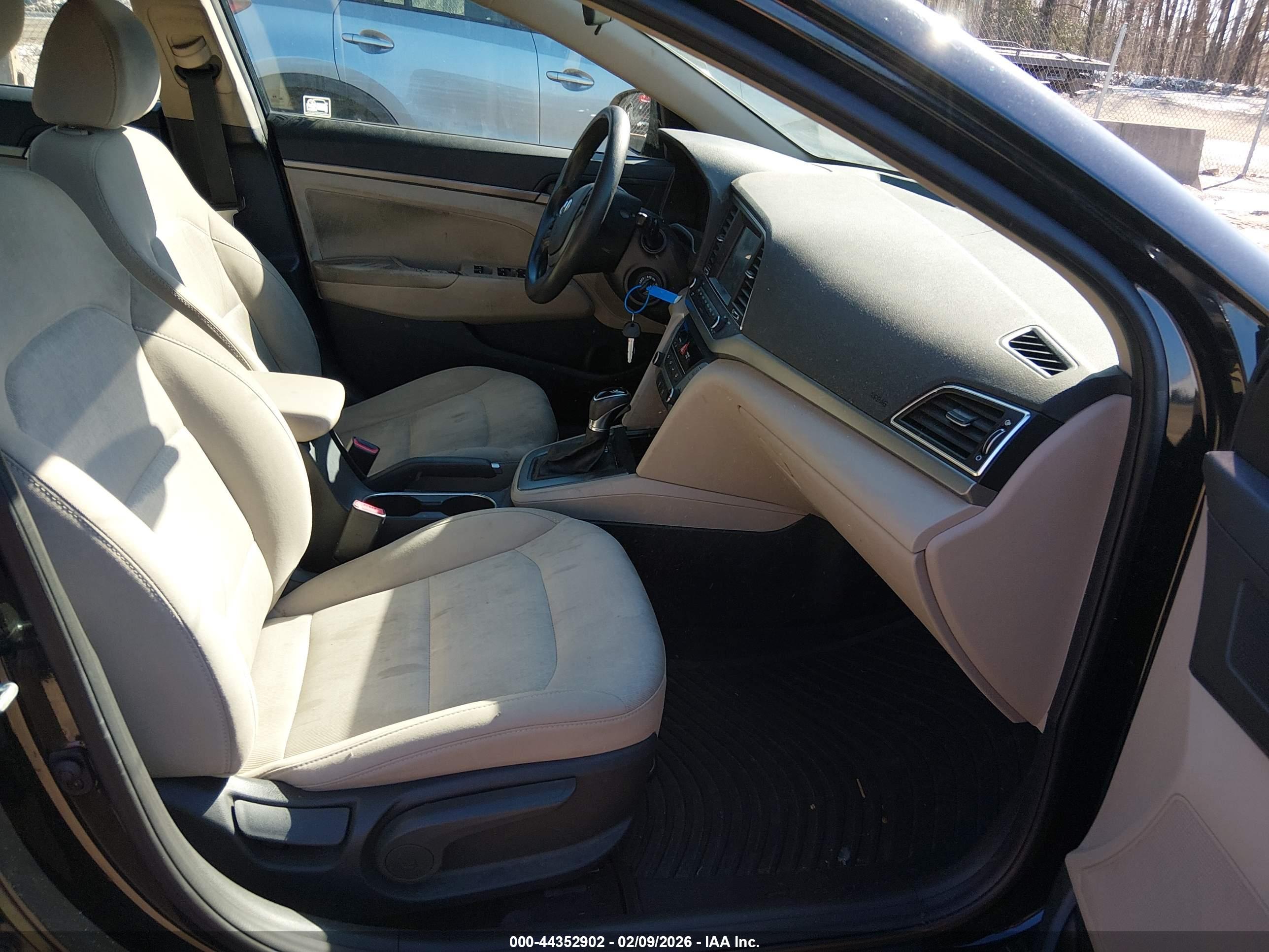 HYUNDAI ELANTRA image 5