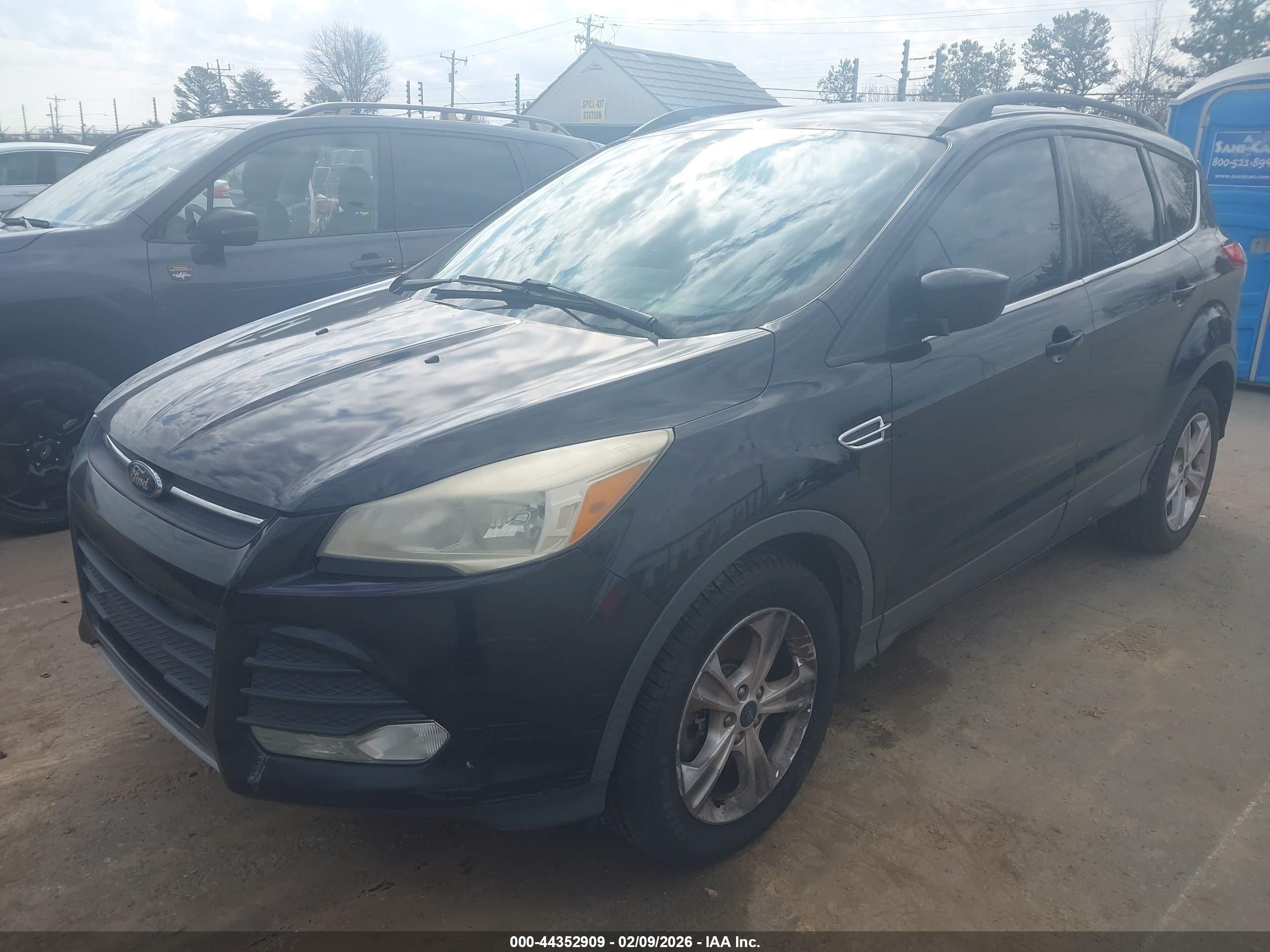 FORD ESCAPE image 2