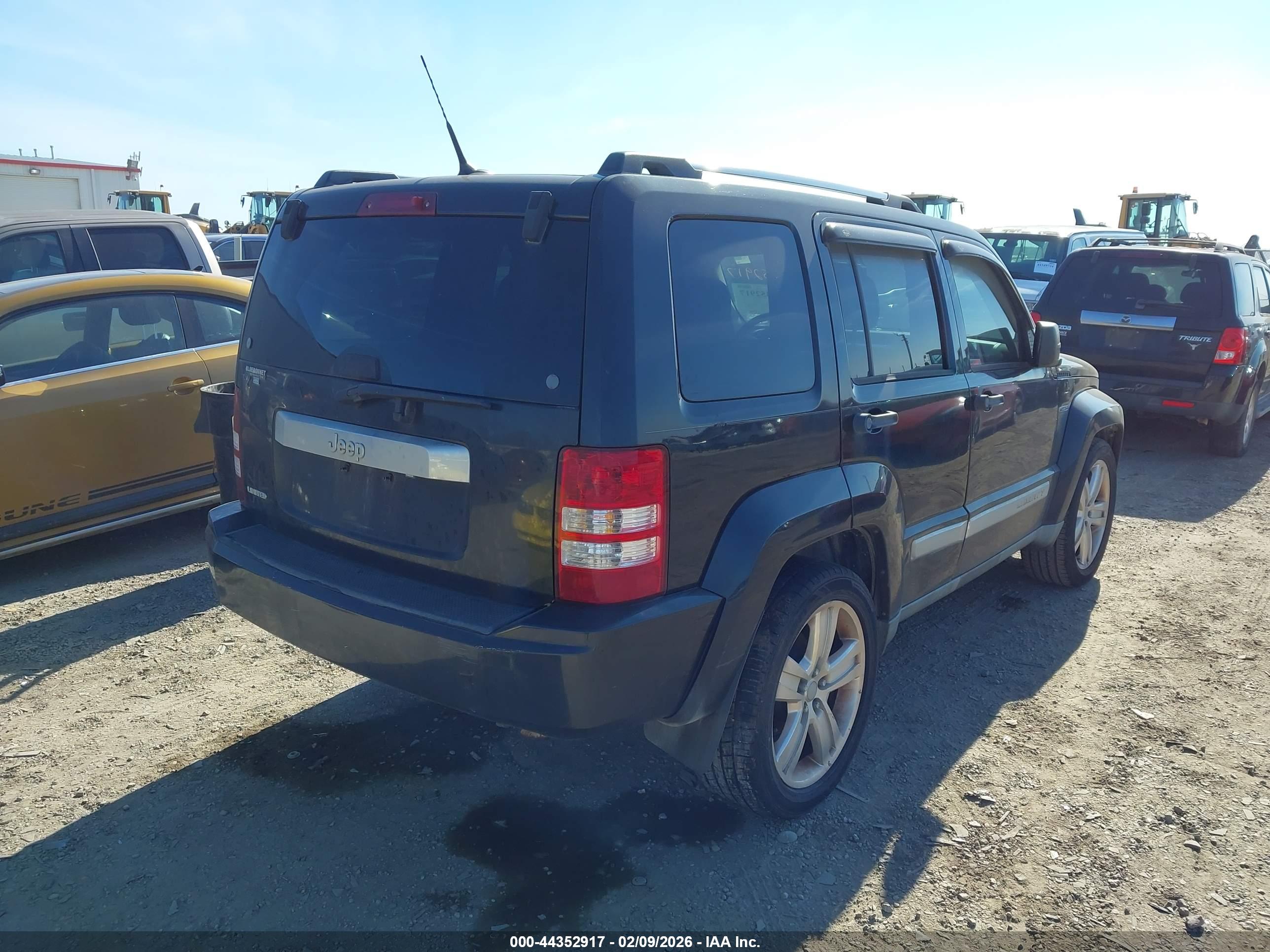 JEEP LIBERTY image 4