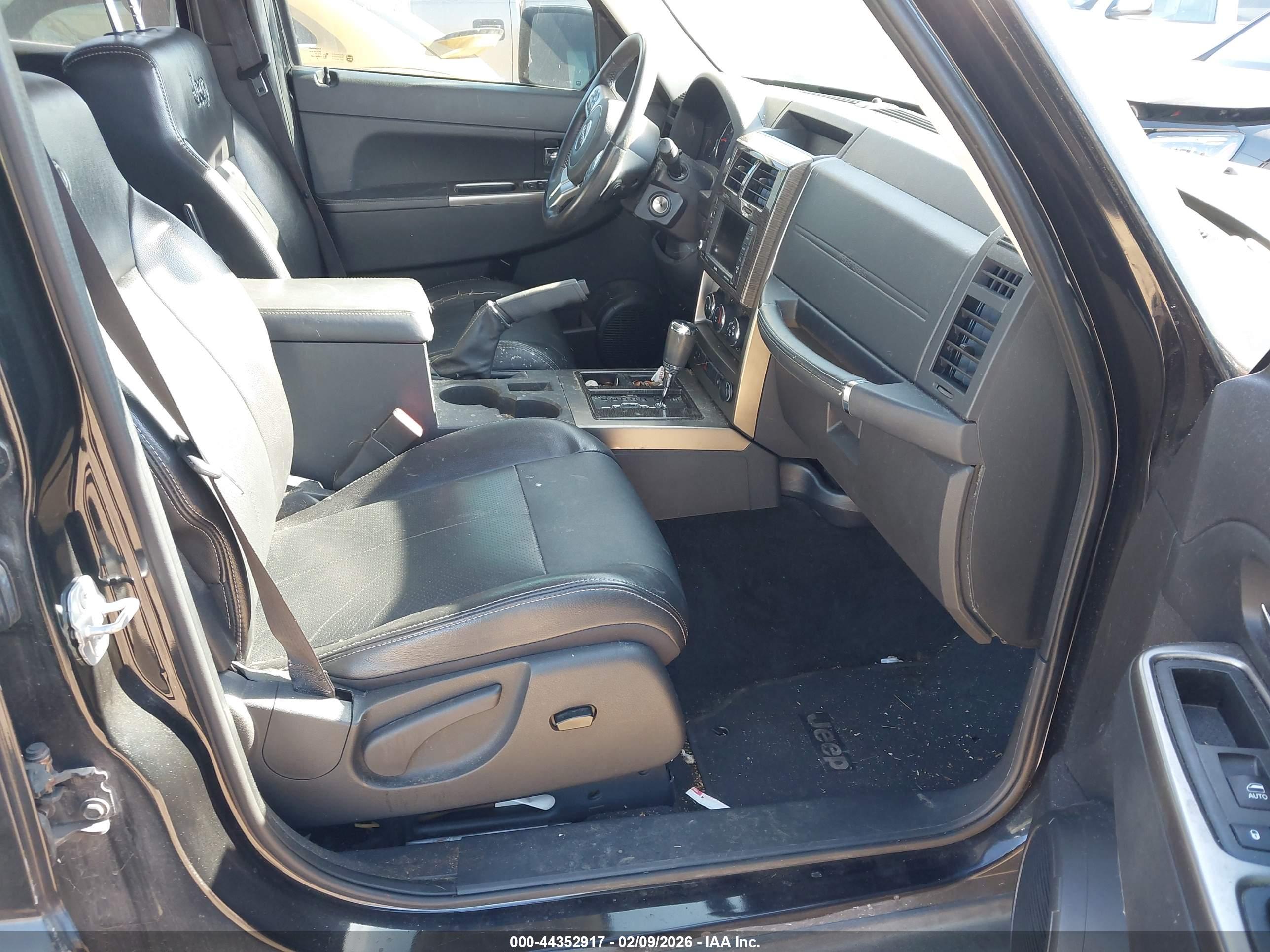 JEEP LIBERTY image 5
