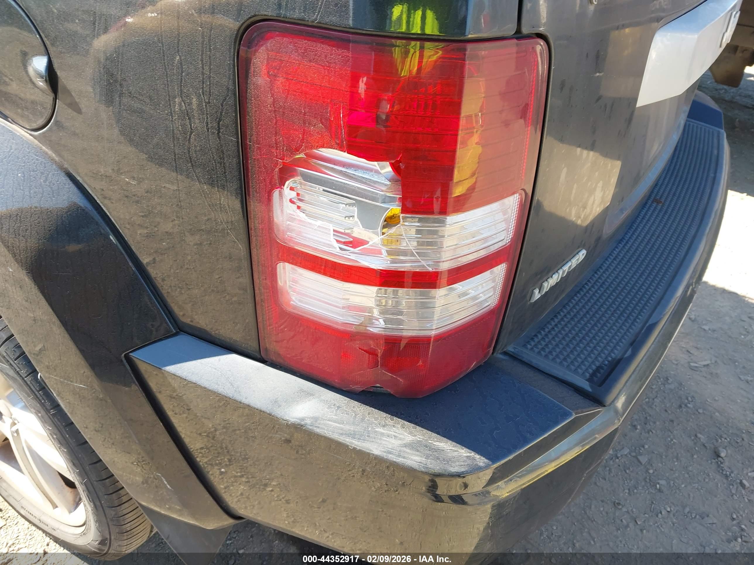 JEEP LIBERTY image 6