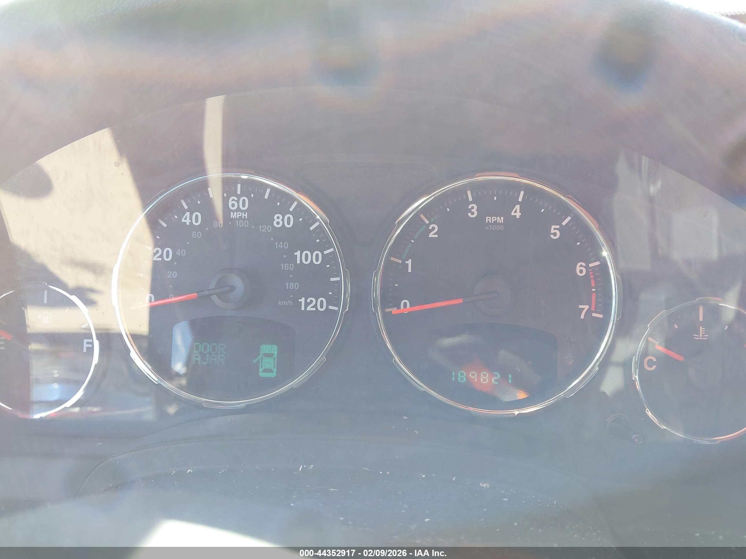 JEEP LIBERTY image 7
