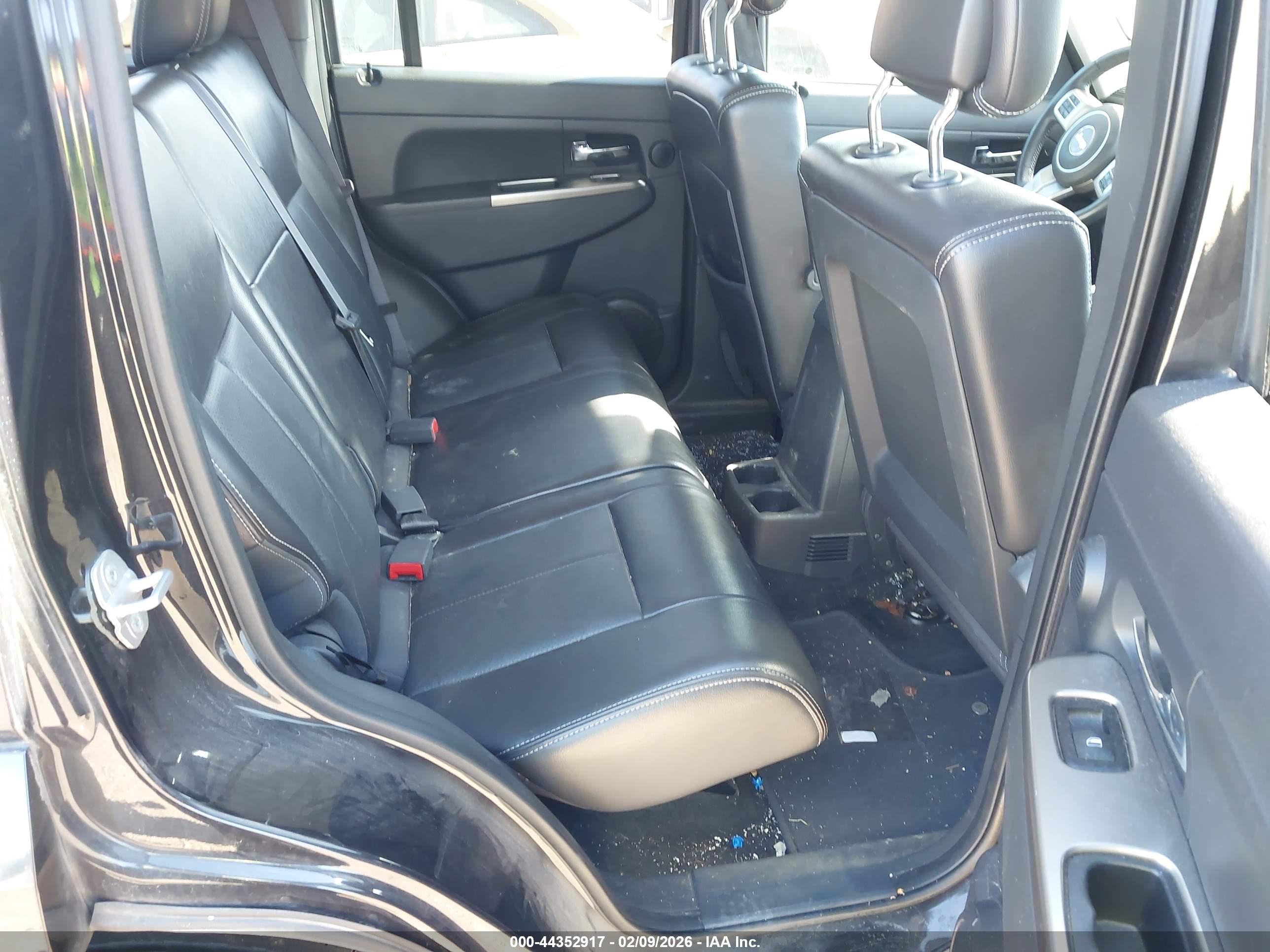 JEEP LIBERTY image 8