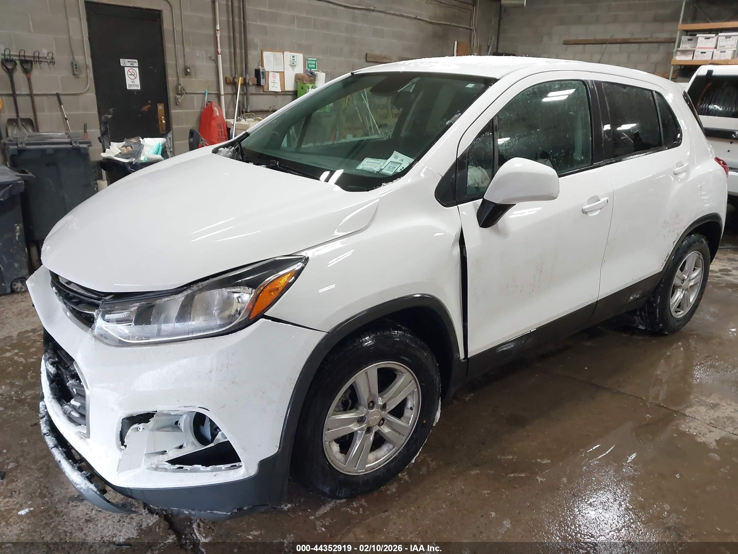 CHEVROLET TRAX image 2