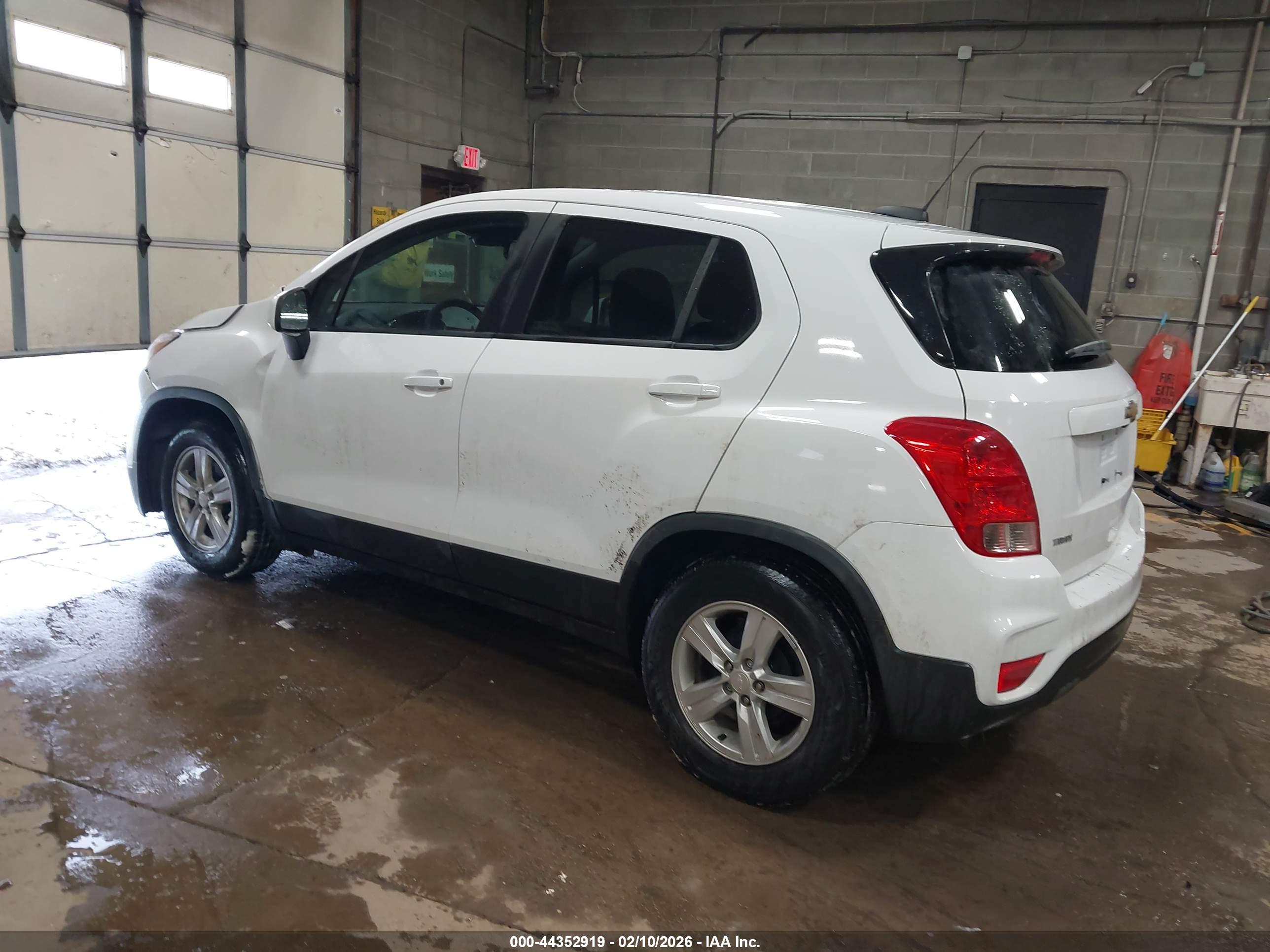 CHEVROLET TRAX image 3