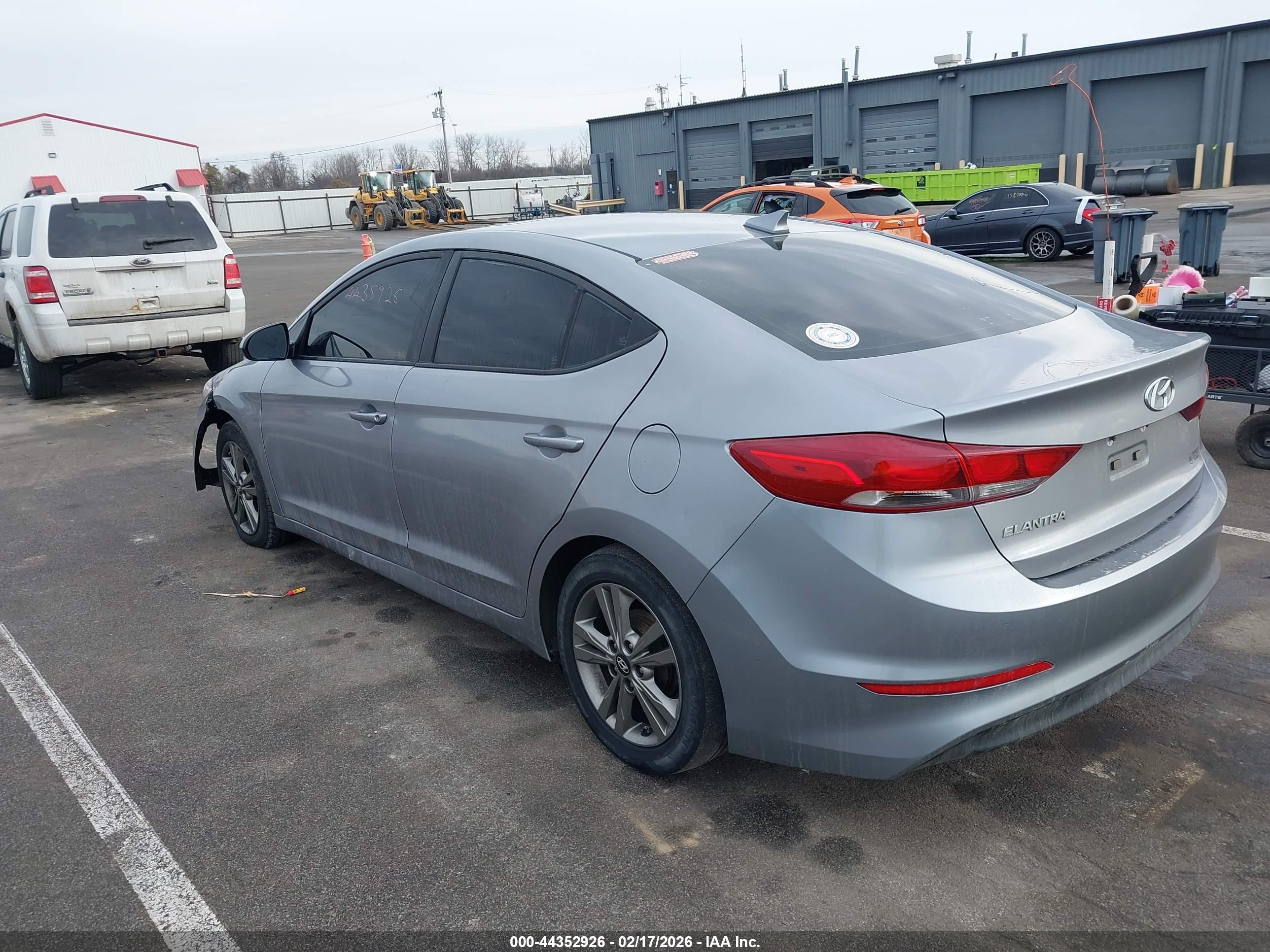 HYUNDAI ELANTRA image 3